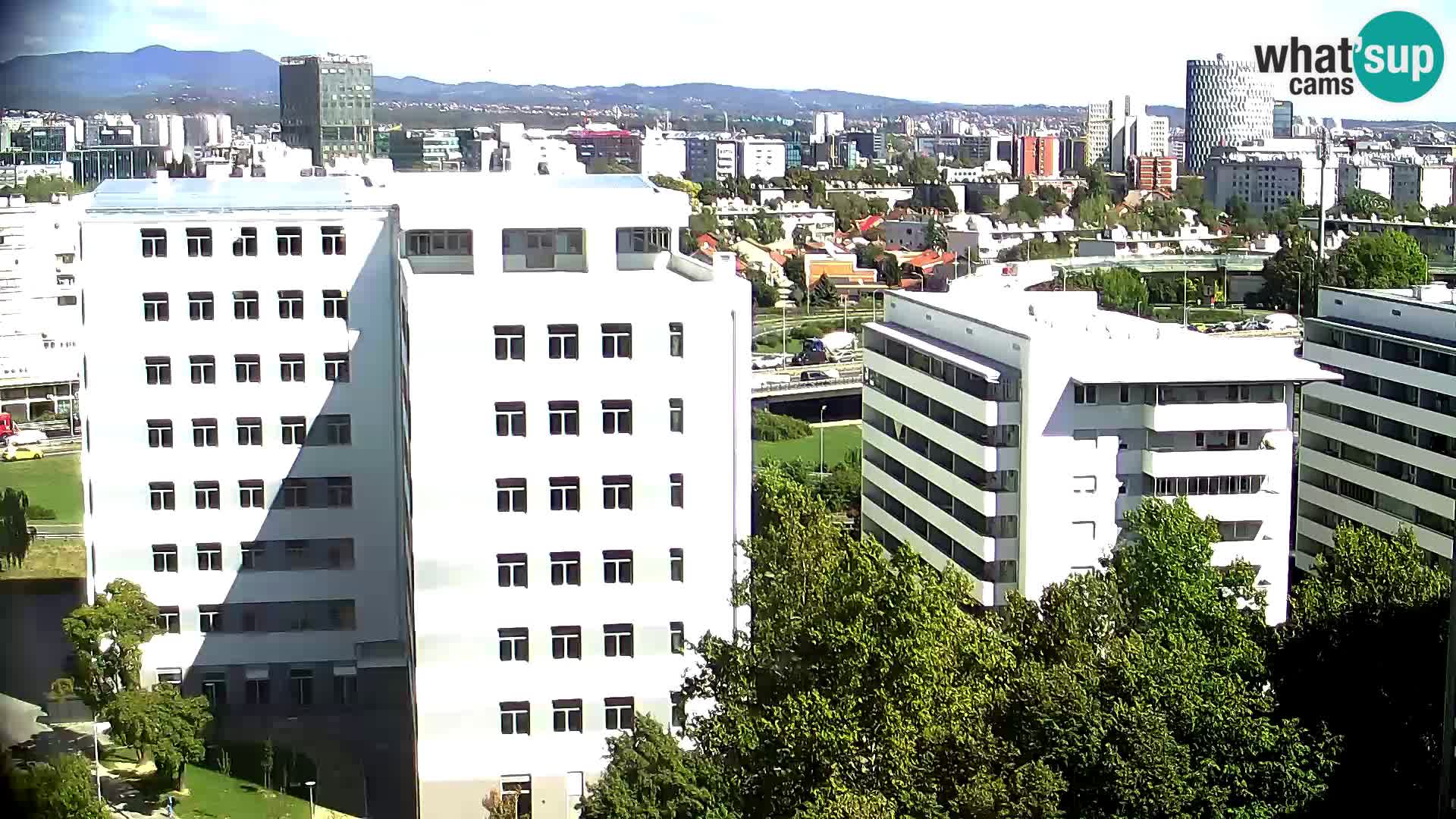 Rond-point en direct traversant les avenues Slavonska et Marin Držić à Zagreb webcam