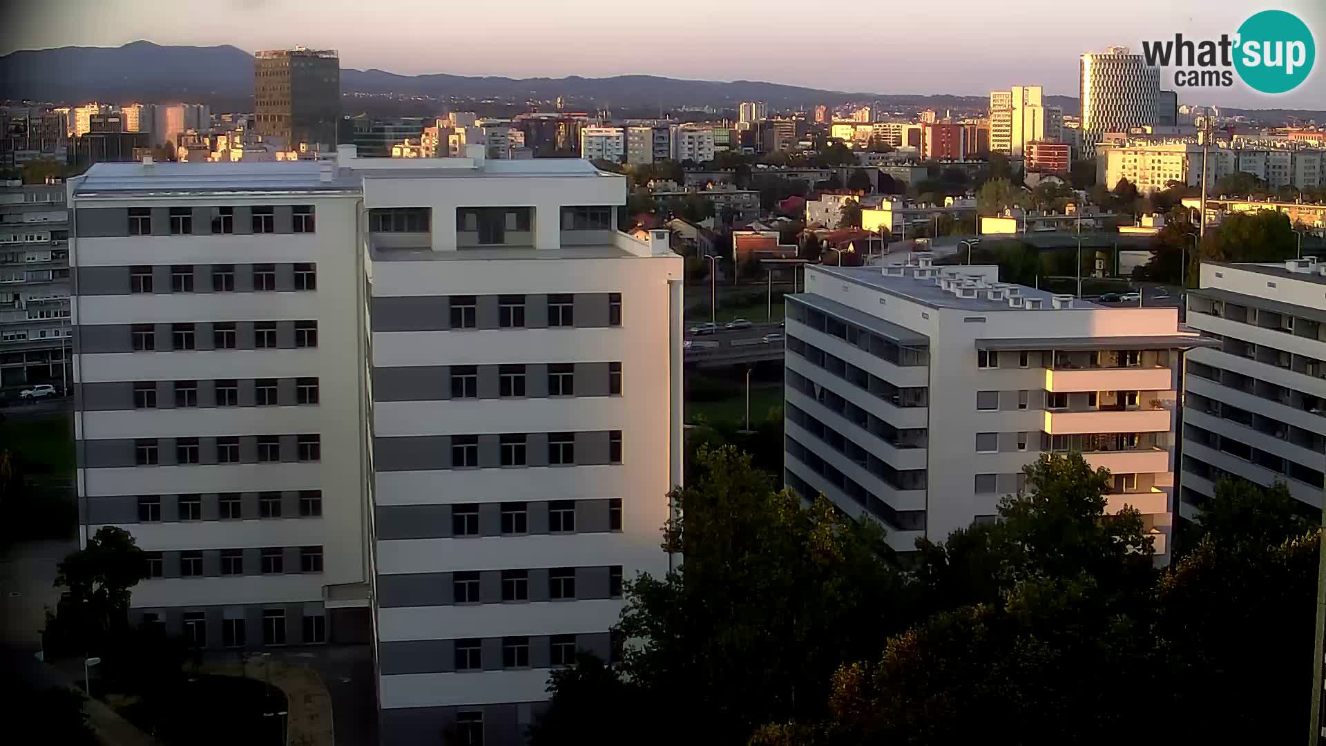 Rotonda en vivo que cruza Slavonska y Marin Držić Avenue en Zagreb webcam