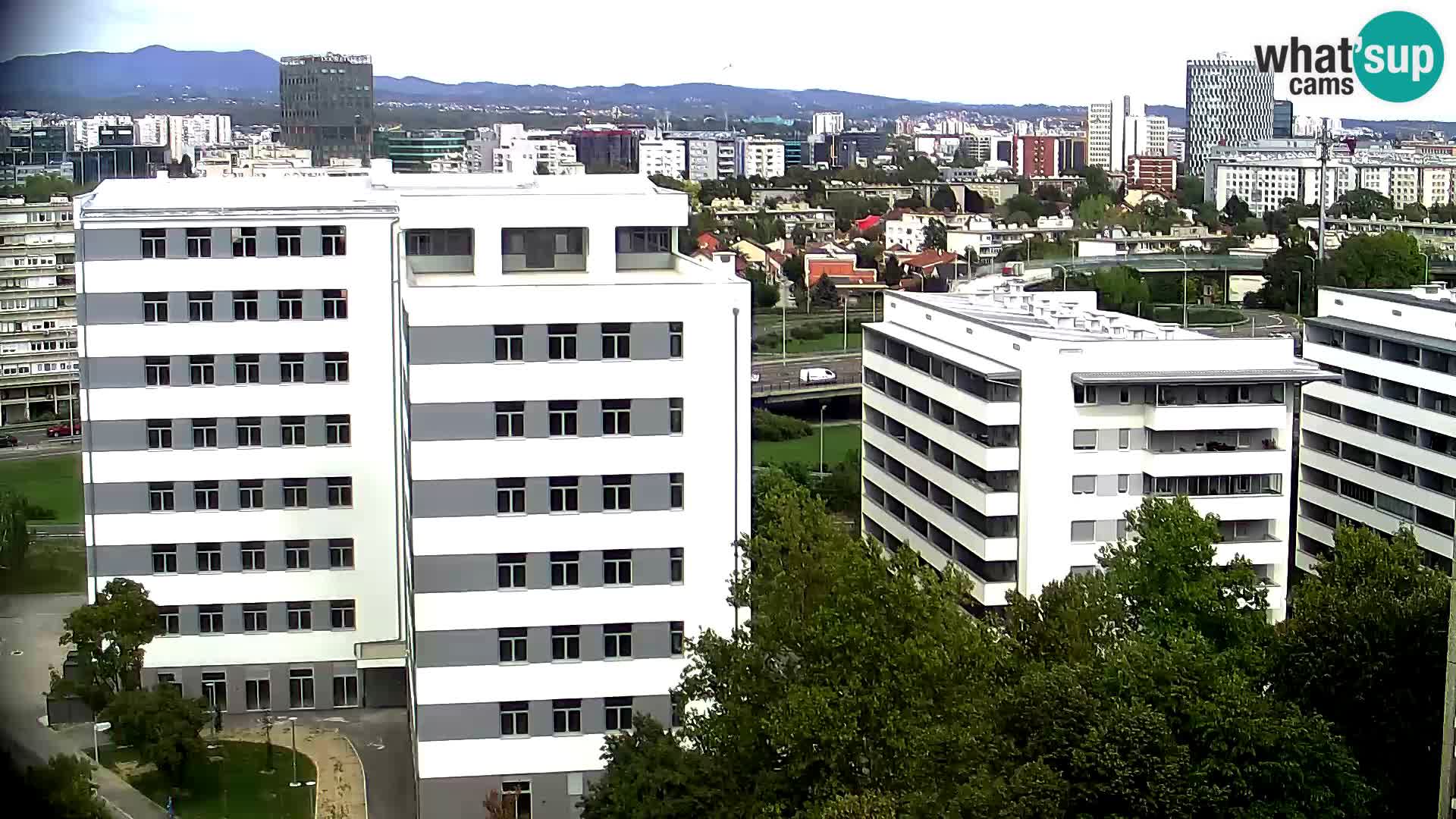 Rotonda en vivo que cruza Slavonska y Marin Držić Avenue en Zagreb webcam