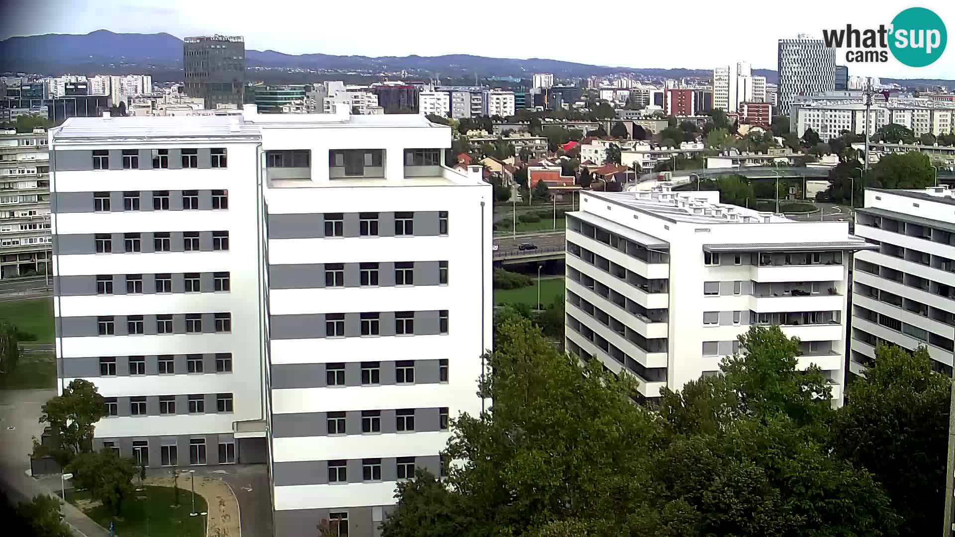 Rotonda en vivo que cruza Slavonska y Marin Držić Avenue en Zagreb webcam