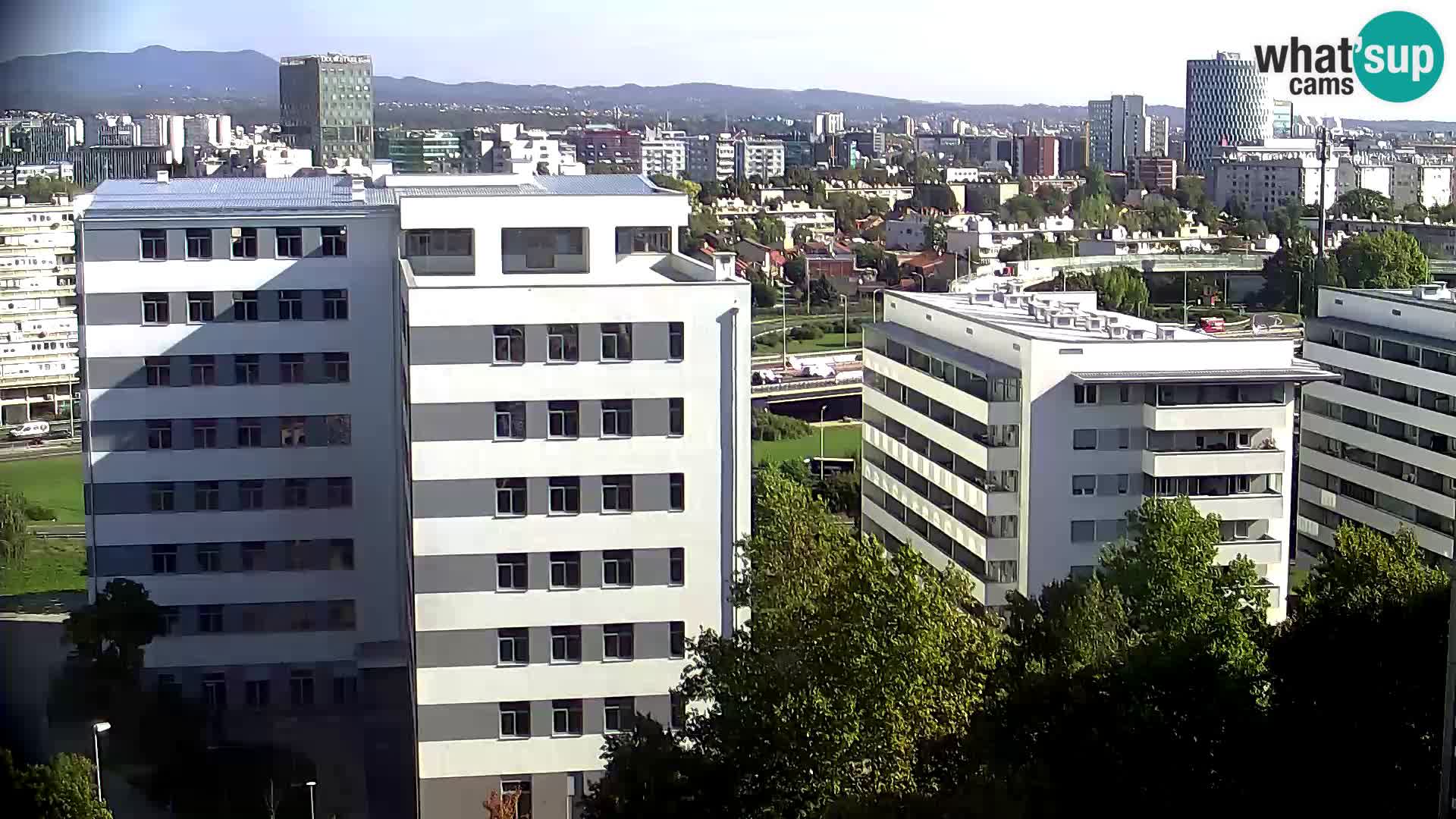Rotonda en vivo que cruza Slavonska y Marin Držić Avenue en Zagreb webcam