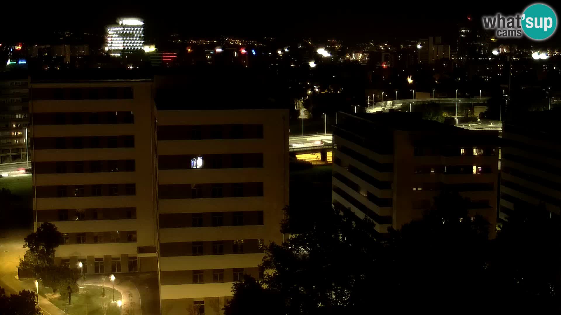 Rotonda en vivo que cruza Slavonska y Marin Držić Avenue en Zagreb webcam