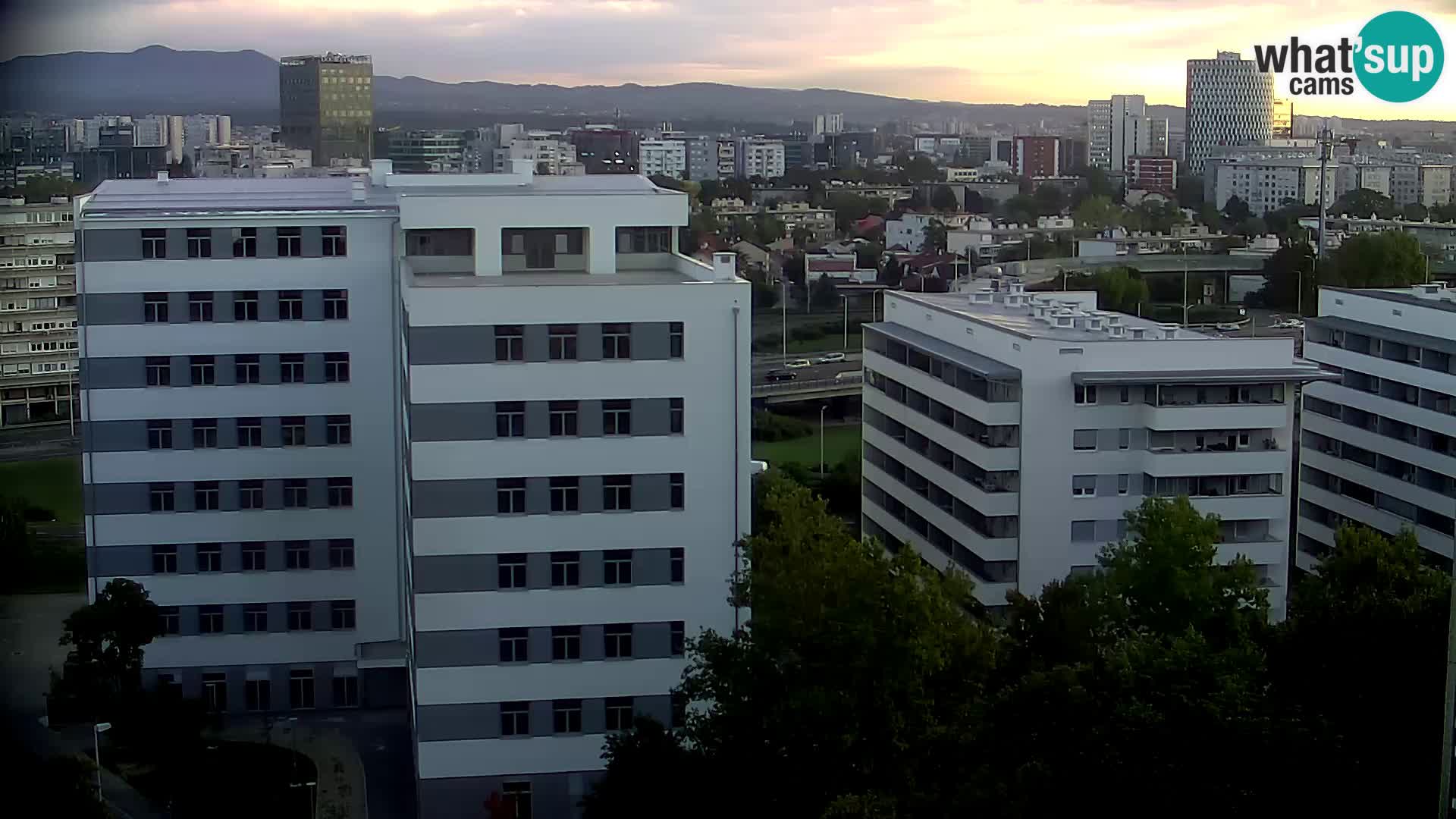 Rotonda en vivo que cruza Slavonska y Marin Držić Avenue en Zagreb webcam