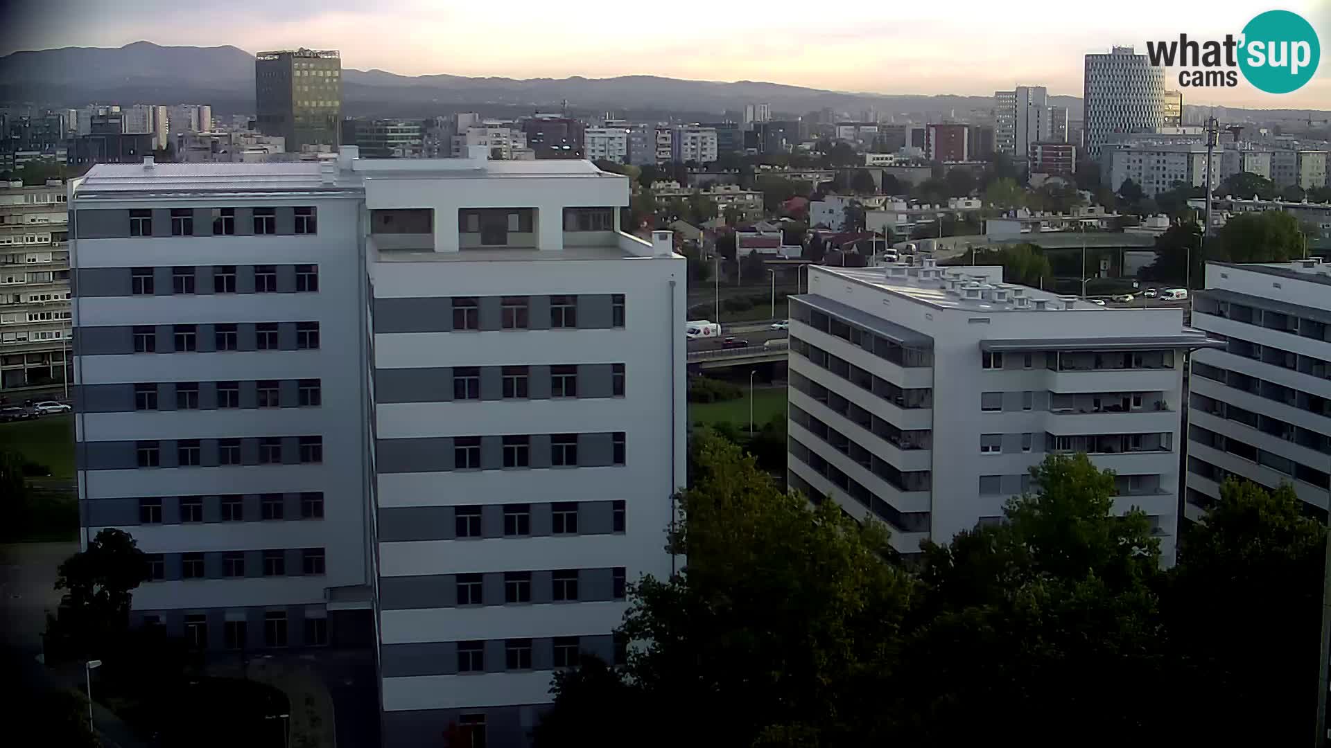 Rotonda en vivo que cruza Slavonska y Marin Držić Avenue en Zagreb webcam