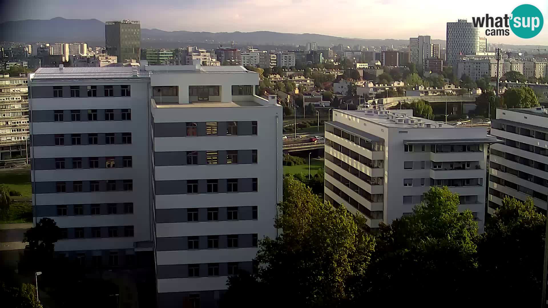 Rond-point en direct traversant les avenues Slavonska et Marin Držić à Zagreb webcam