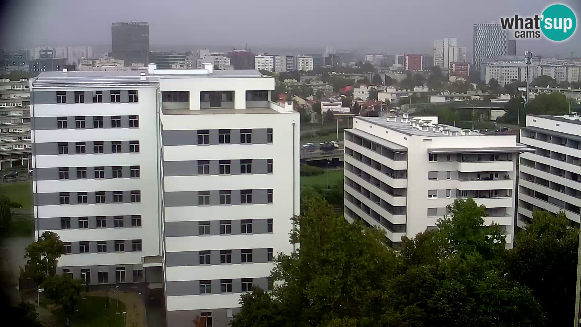 Rotonda en vivo que cruza Slavonska y Marin Držić Avenue en Zagreb webcam