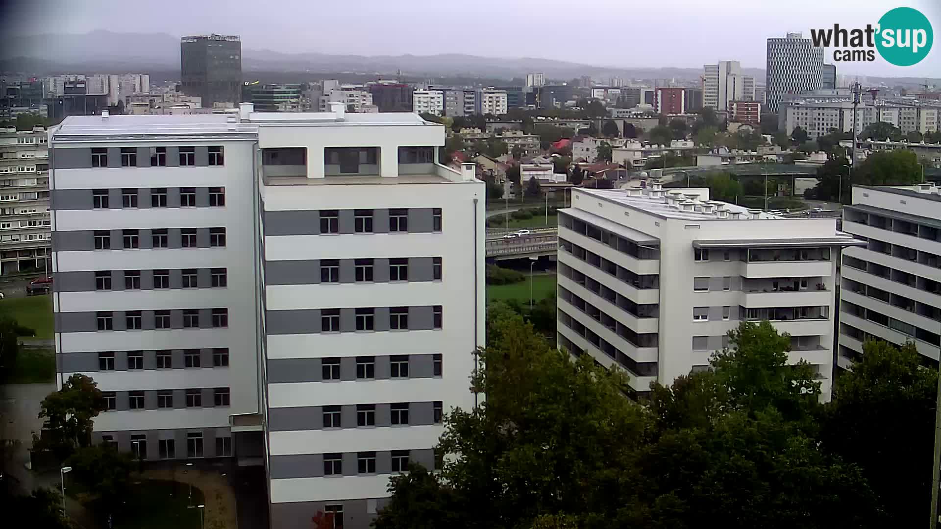 Rotonda en vivo que cruza Slavonska y Marin Držić Avenue en Zagreb webcam