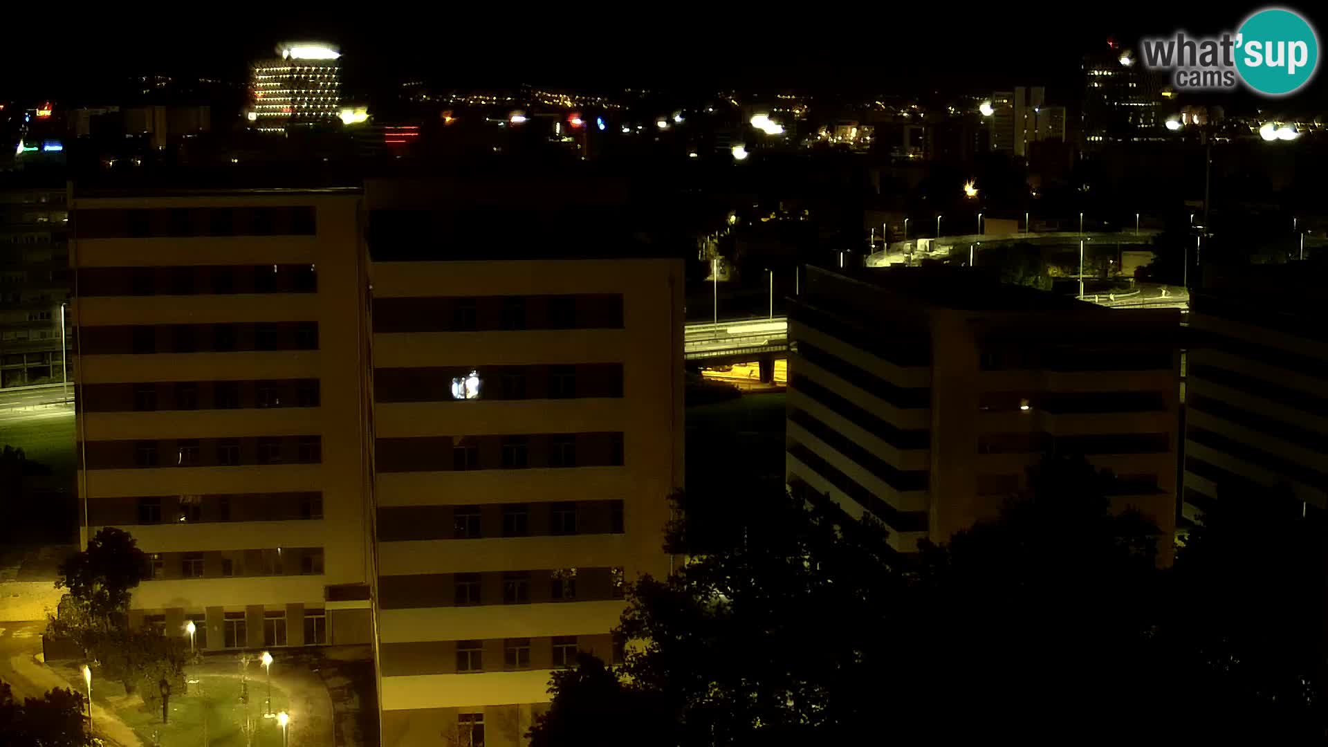 Rotonda en vivo que cruza Slavonska y Marin Držić Avenue en Zagreb webcam