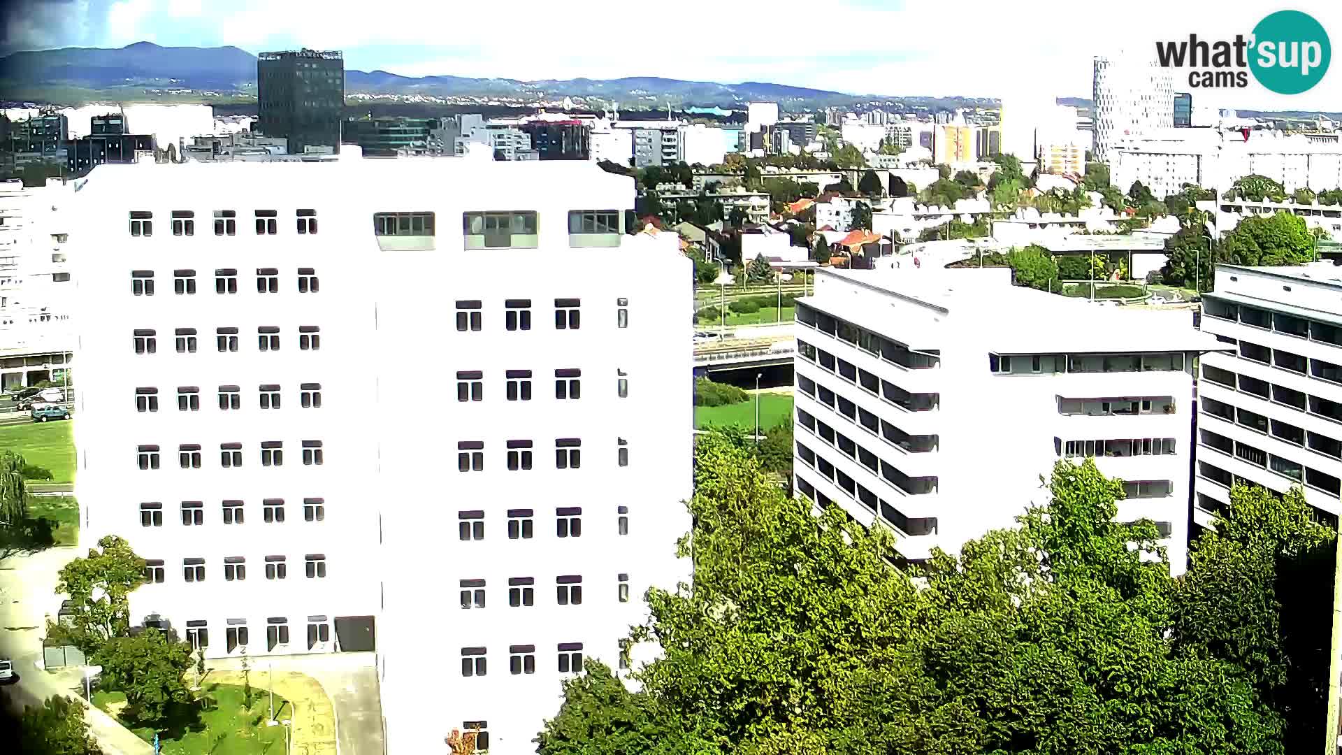 Rotonda en vivo que cruza Slavonska y Marin Držić Avenue en Zagreb webcam