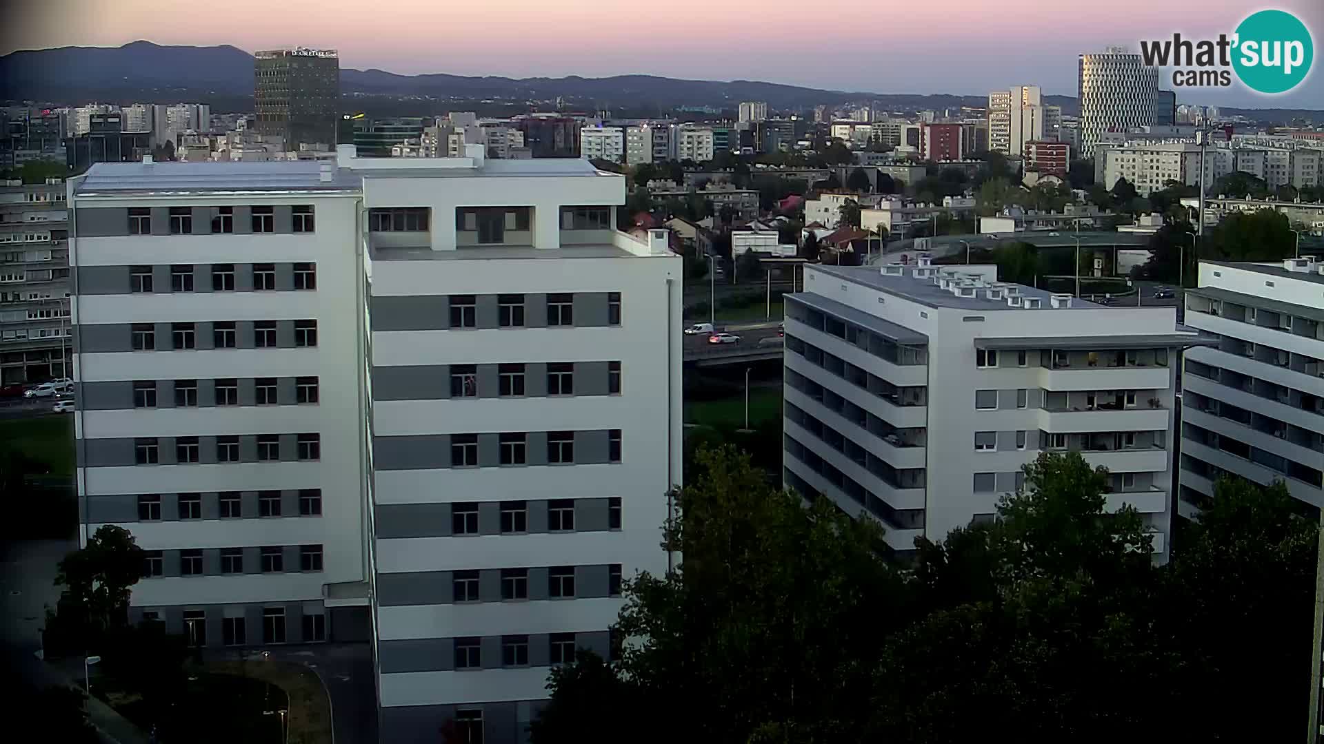 Rotonda en vivo que cruza Slavonska y Marin Držić Avenue en Zagreb webcam