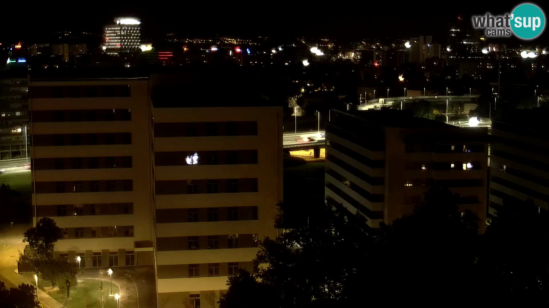 Rotonda en vivo que cruza Slavonska y Marin Držić Avenue en Zagreb webcam