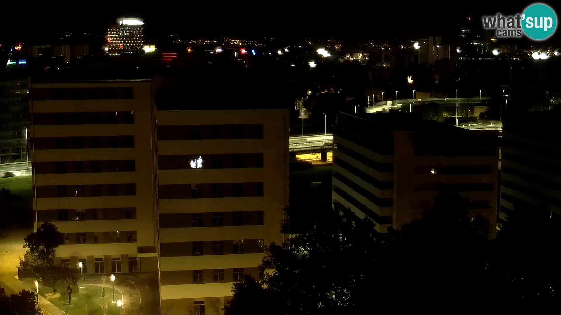 Rotonda en vivo que cruza Slavonska y Marin Držić Avenue en Zagreb webcam