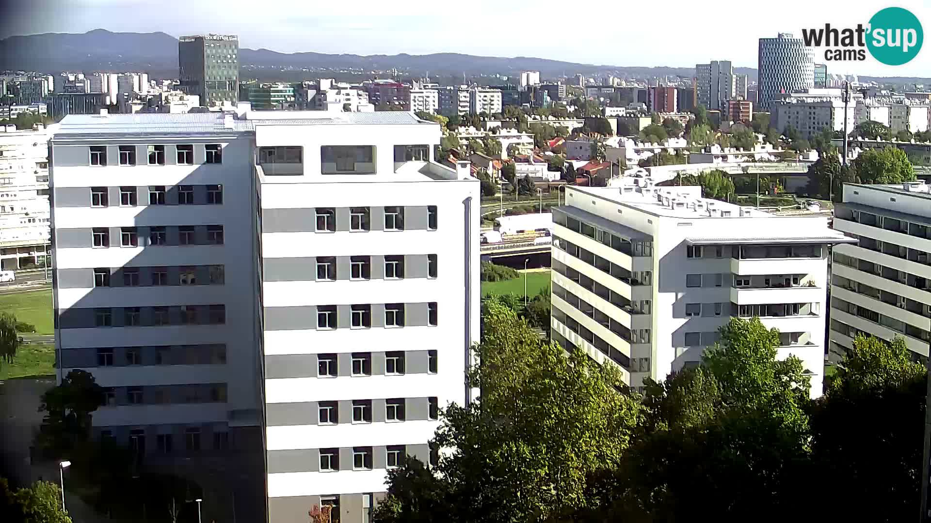 Rotonda en vivo que cruza Slavonska y Marin Držić Avenue en Zagreb webcam