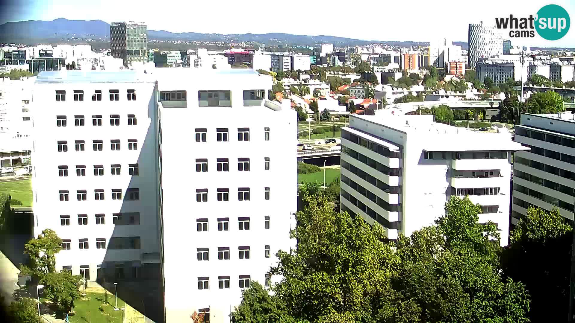 Rotonda en vivo que cruza Slavonska y Marin Držić Avenue en Zagreb webcam