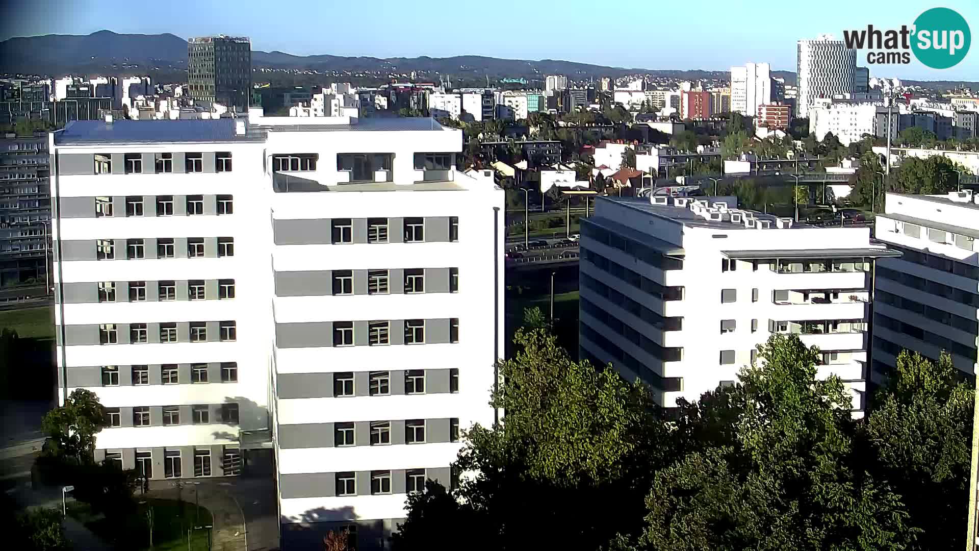 Rotonda en vivo que cruza Slavonska y Marin Držić Avenue en Zagreb webcam