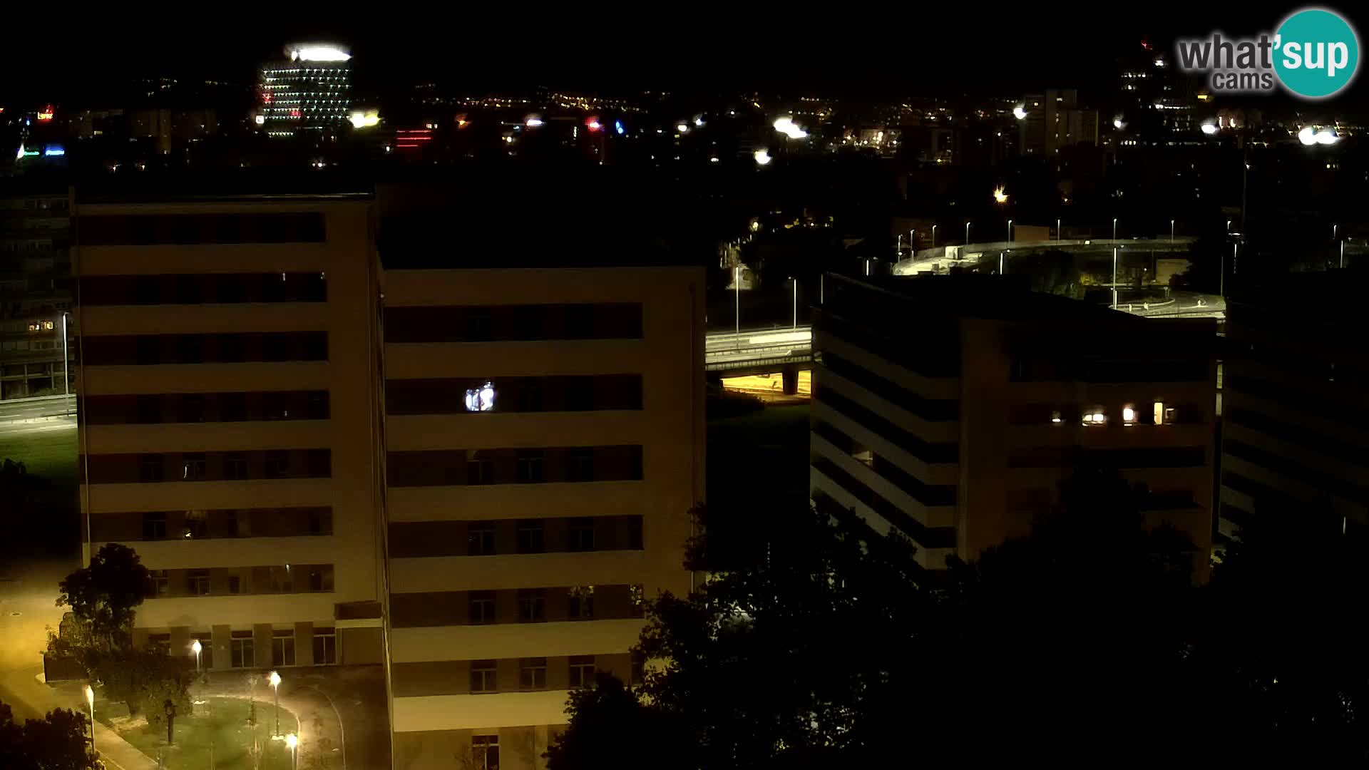 Rotonda en vivo que cruza Slavonska y Marin Držić Avenue en Zagreb webcam