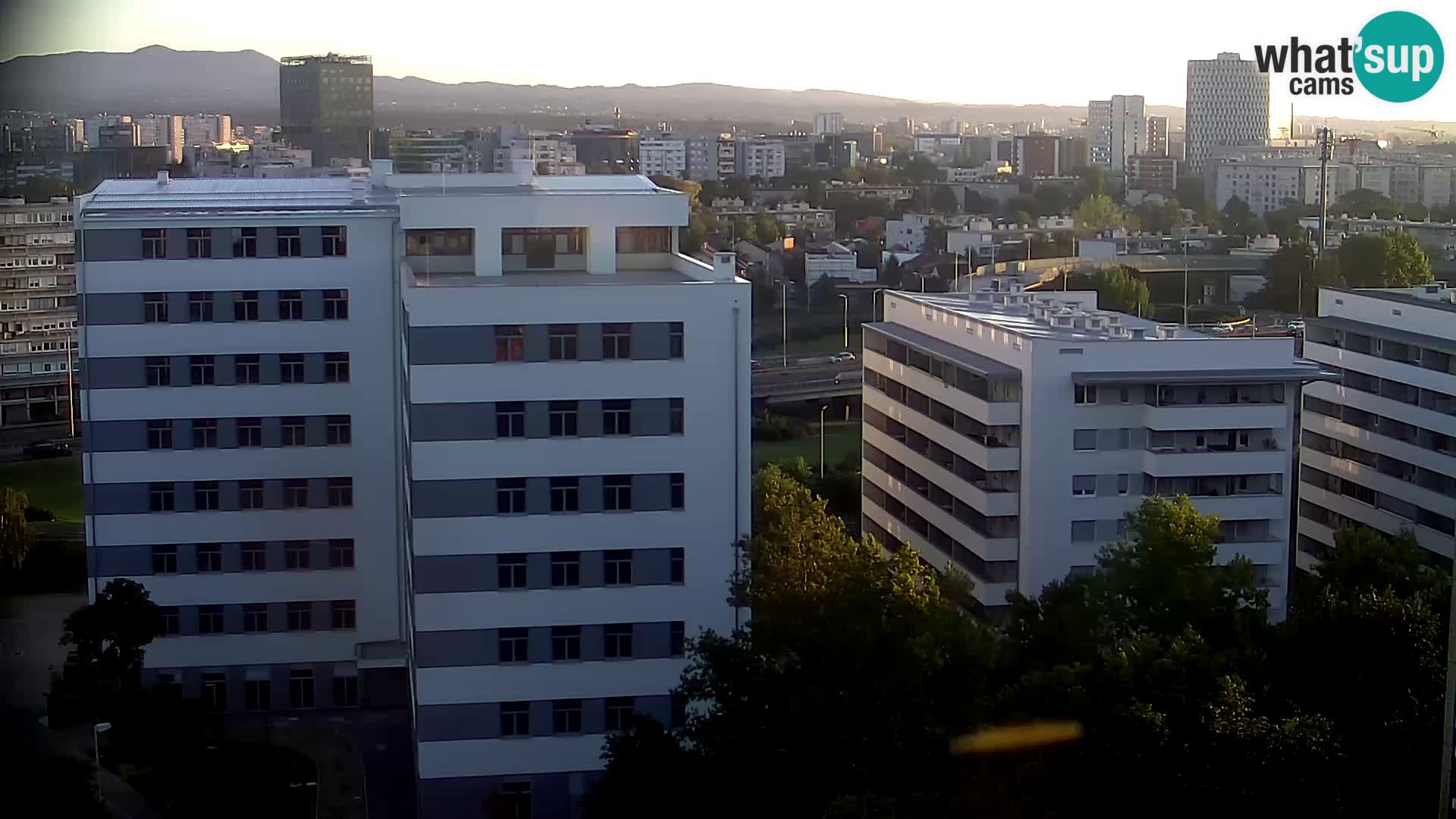 Web kamera Petlja Slavonska – Držićeva  – Zagreb Live