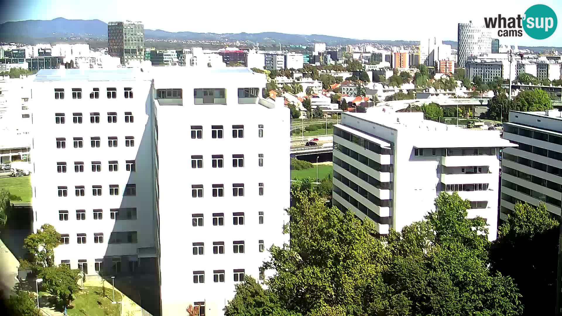 Rotonda en vivo que cruza Slavonska y Marin Držić Avenue en Zagreb webcam