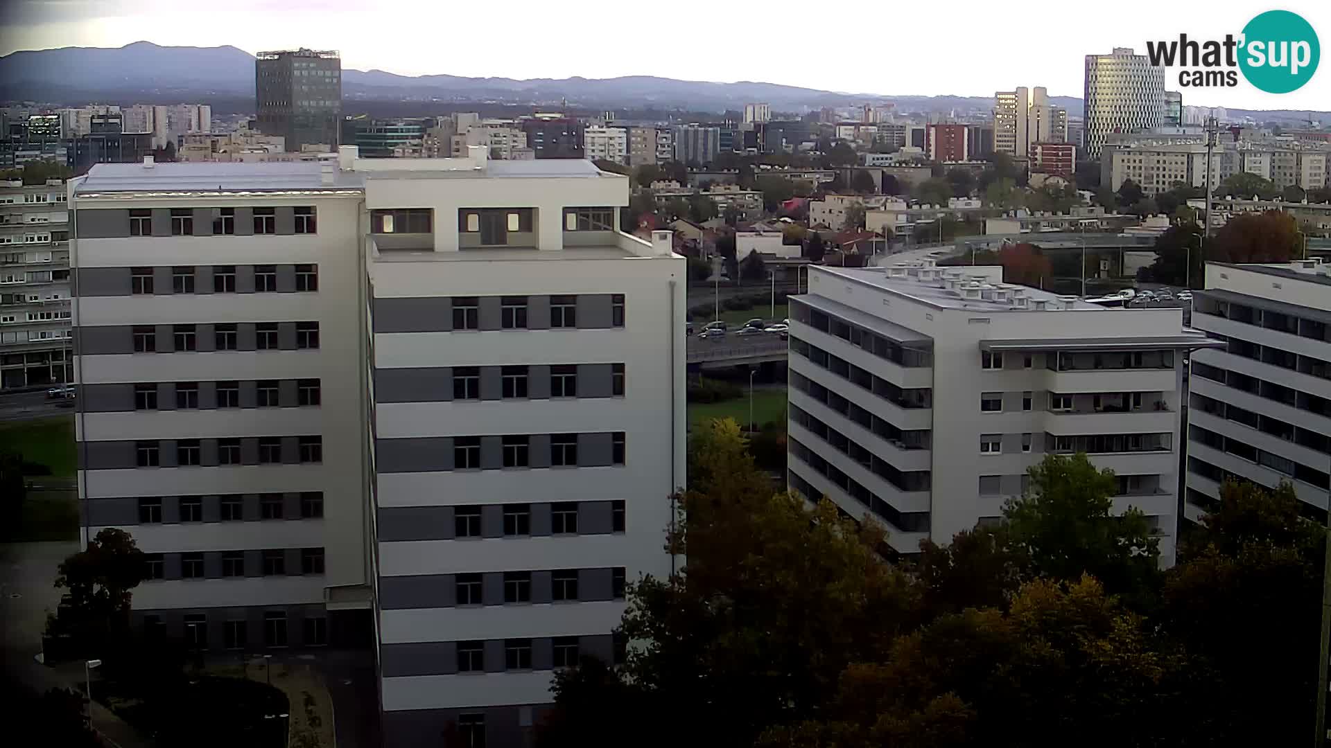 Rotonda en vivo que cruza Slavonska y Marin Držić Avenue en Zagreb webcam