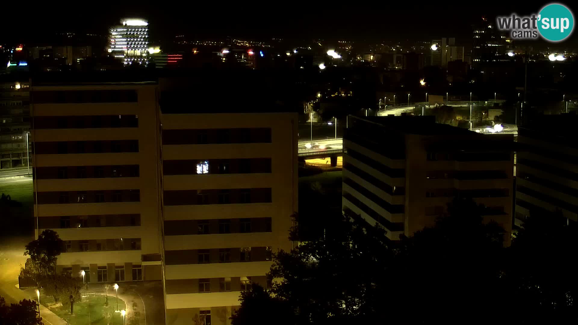 Rotonda en vivo que cruza Slavonska y Marin Držić Avenue en Zagreb webcam