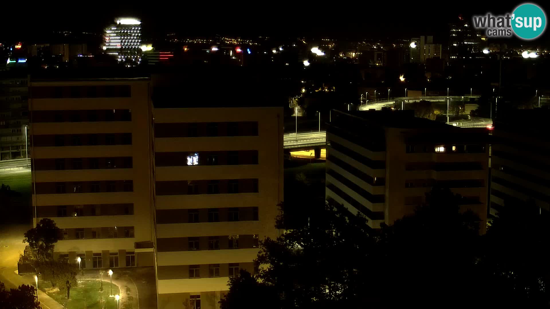 Rotonda en vivo que cruza Slavonska y Marin Držić Avenue en Zagreb webcam