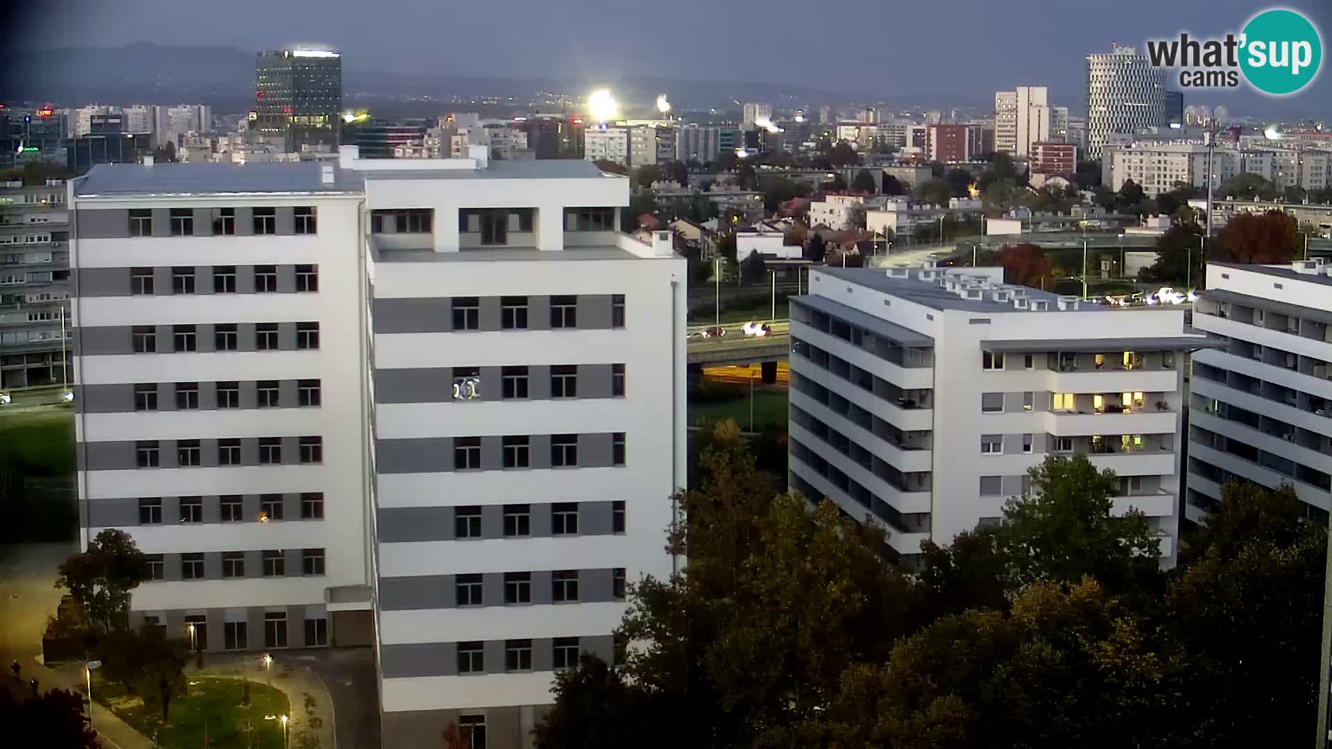 Rotonda en vivo que cruza Slavonska y Marin Držić Avenue en Zagreb webcam