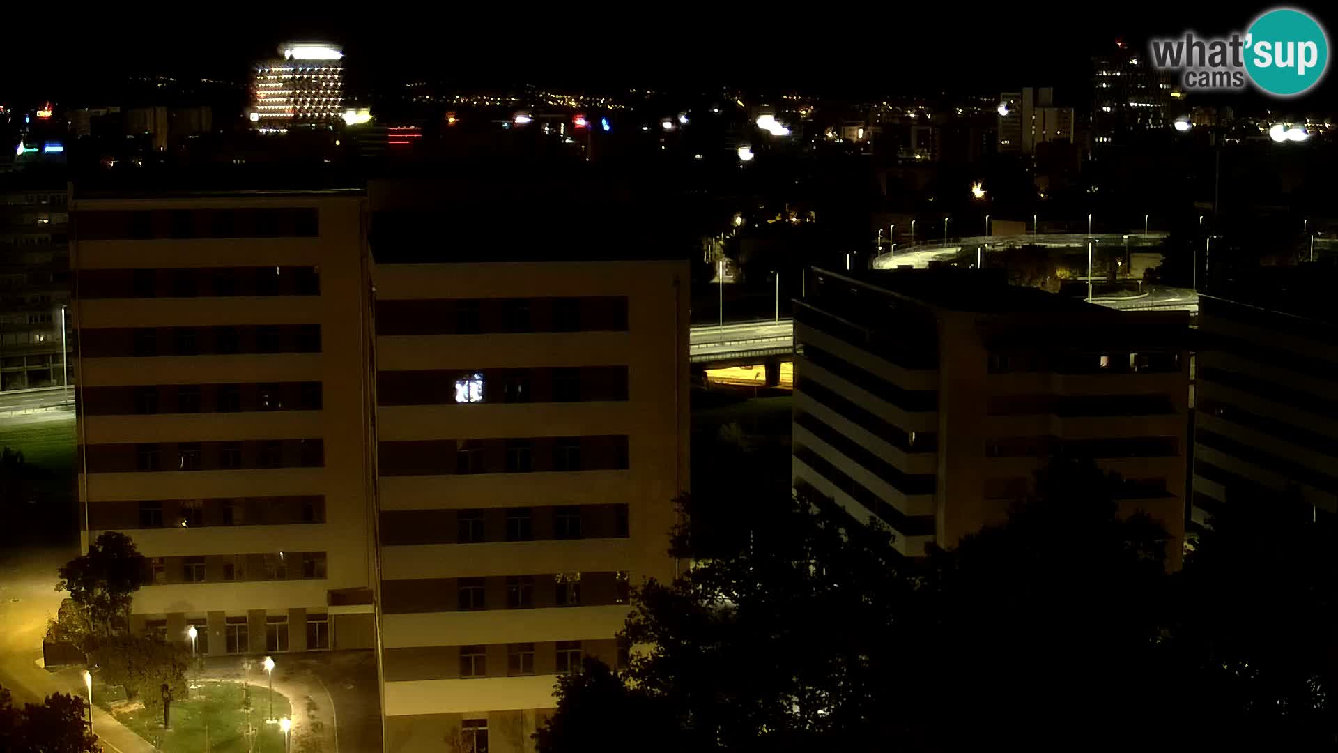Rotonda en vivo que cruza Slavonska y Marin Držić Avenue en Zagreb webcam