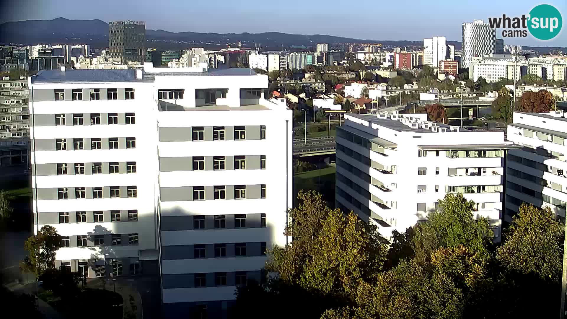 Rotonda en vivo que cruza Slavonska y Marin Držić Avenue en Zagreb webcam