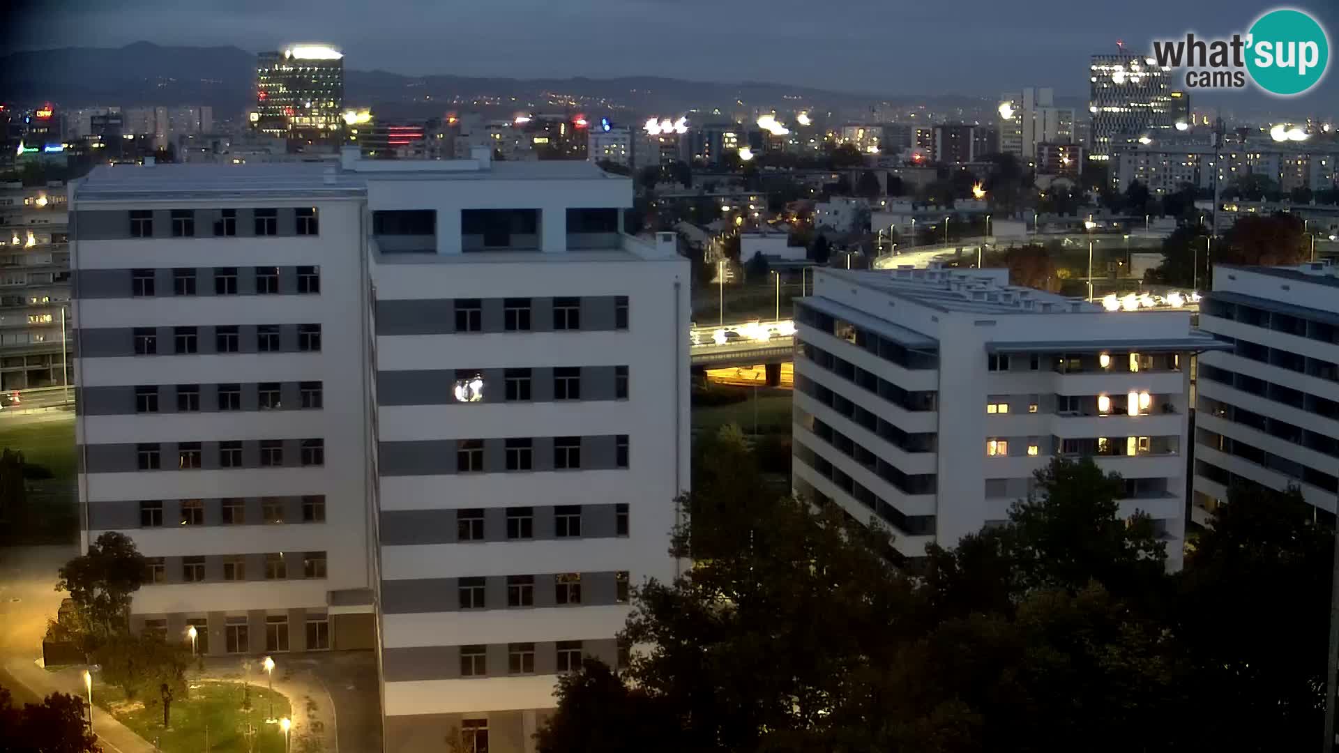 Rond-point en direct traversant les avenues Slavonska et Marin Držić à Zagreb webcam