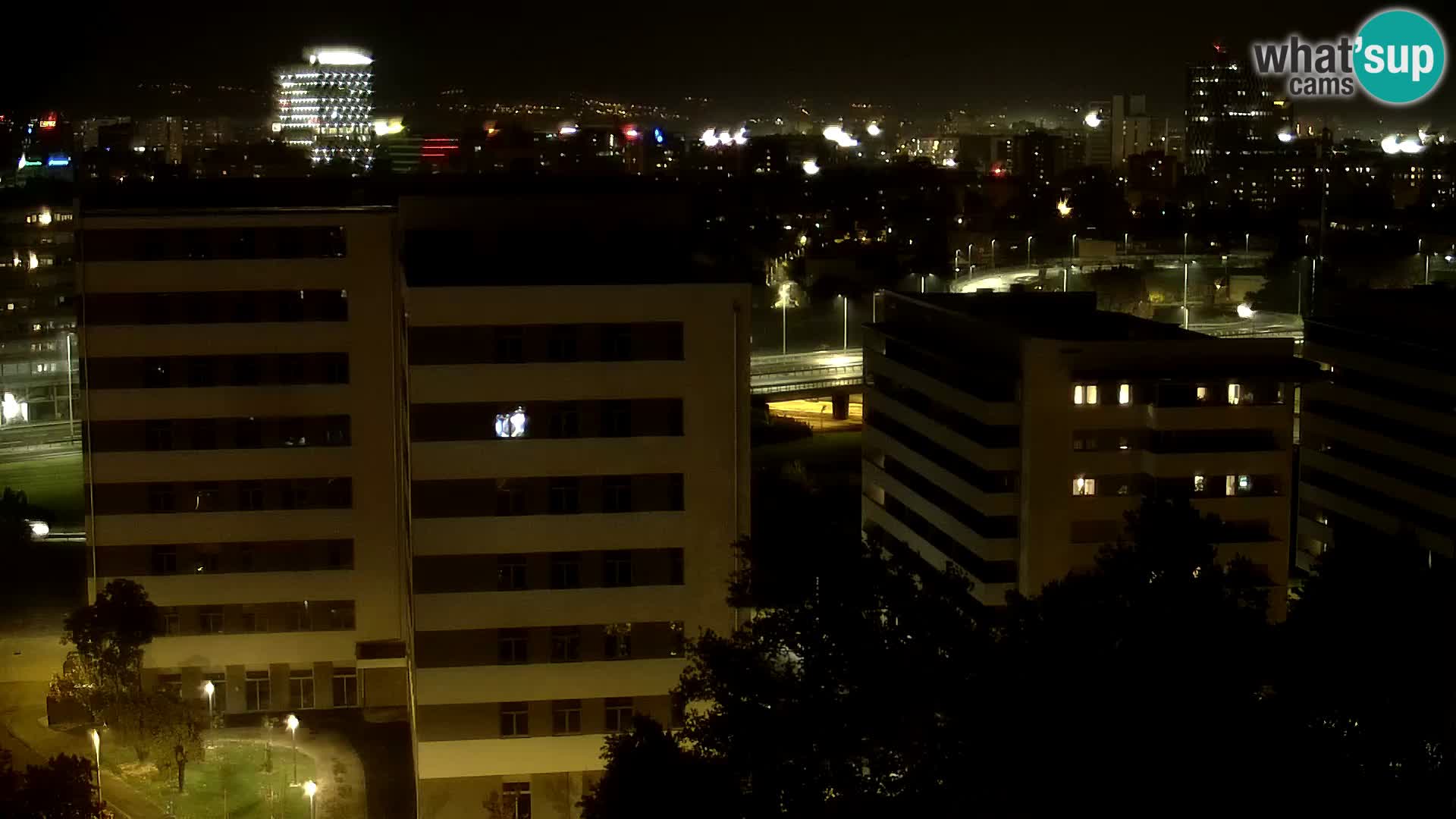 Rotonda en vivo que cruza Slavonska y Marin Držić Avenue en Zagreb webcam