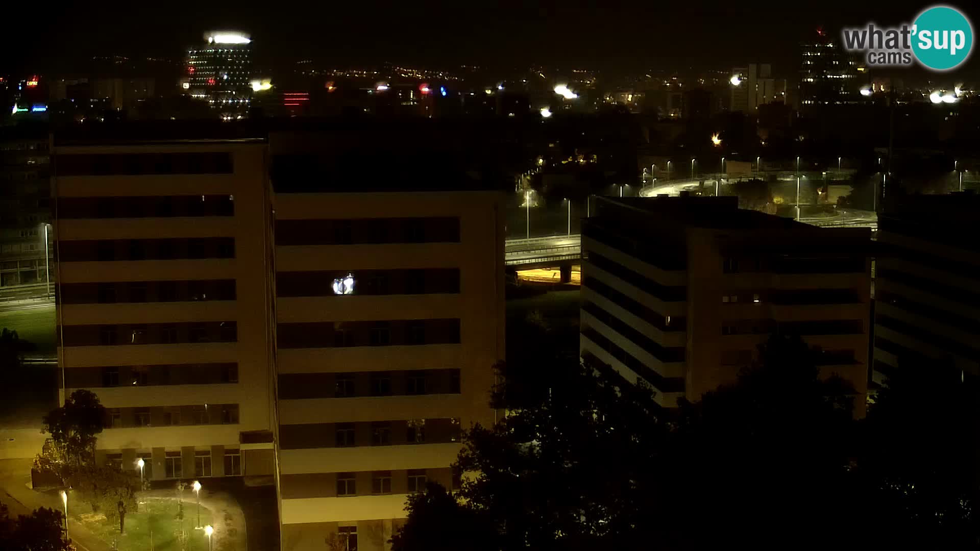 Rotonda en vivo que cruza Slavonska y Marin Držić Avenue en Zagreb webcam