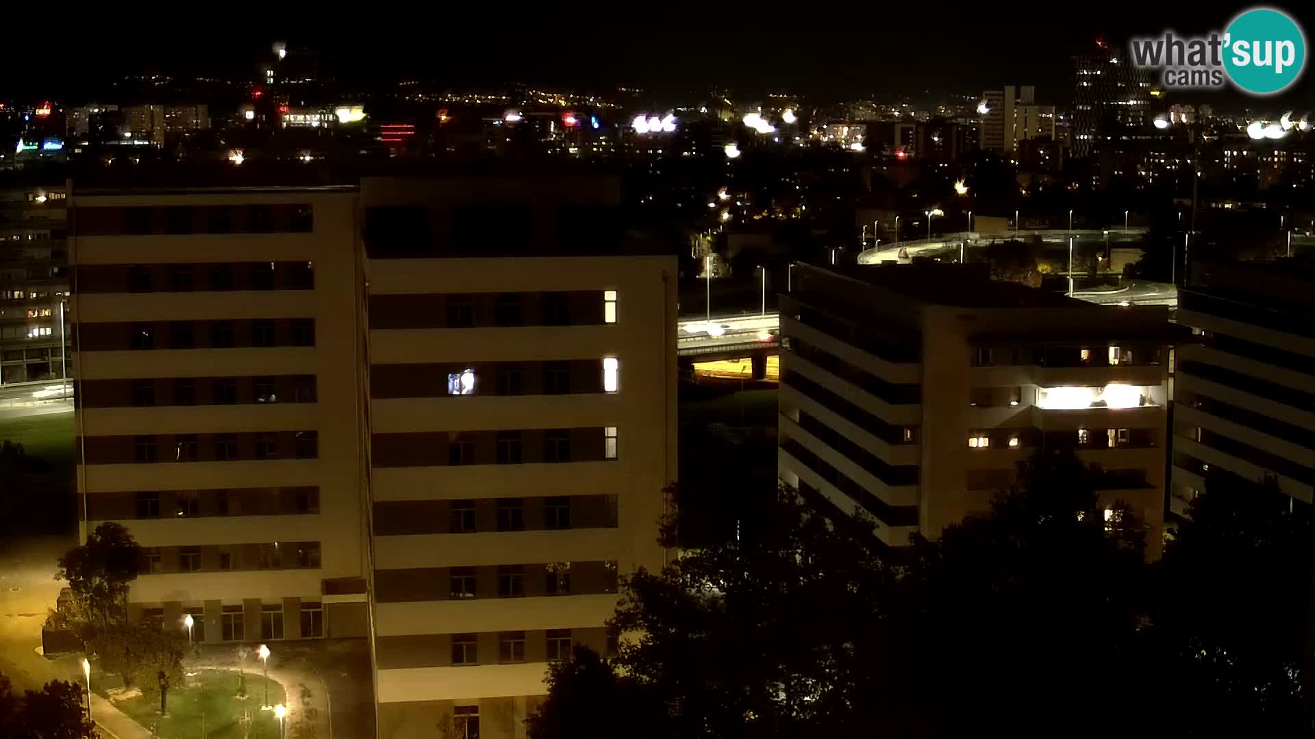 Rotonda en vivo que cruza Slavonska y Marin Držić Avenue en Zagreb webcam