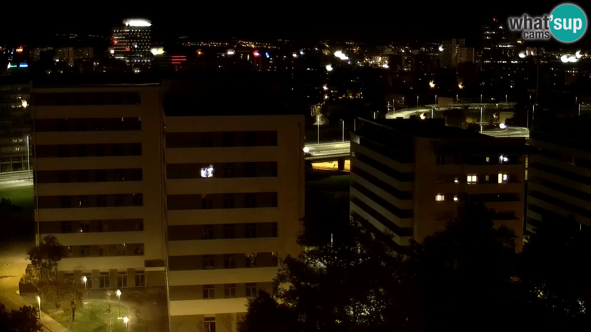 Rotonda en vivo que cruza Slavonska y Marin Držić Avenue en Zagreb webcam