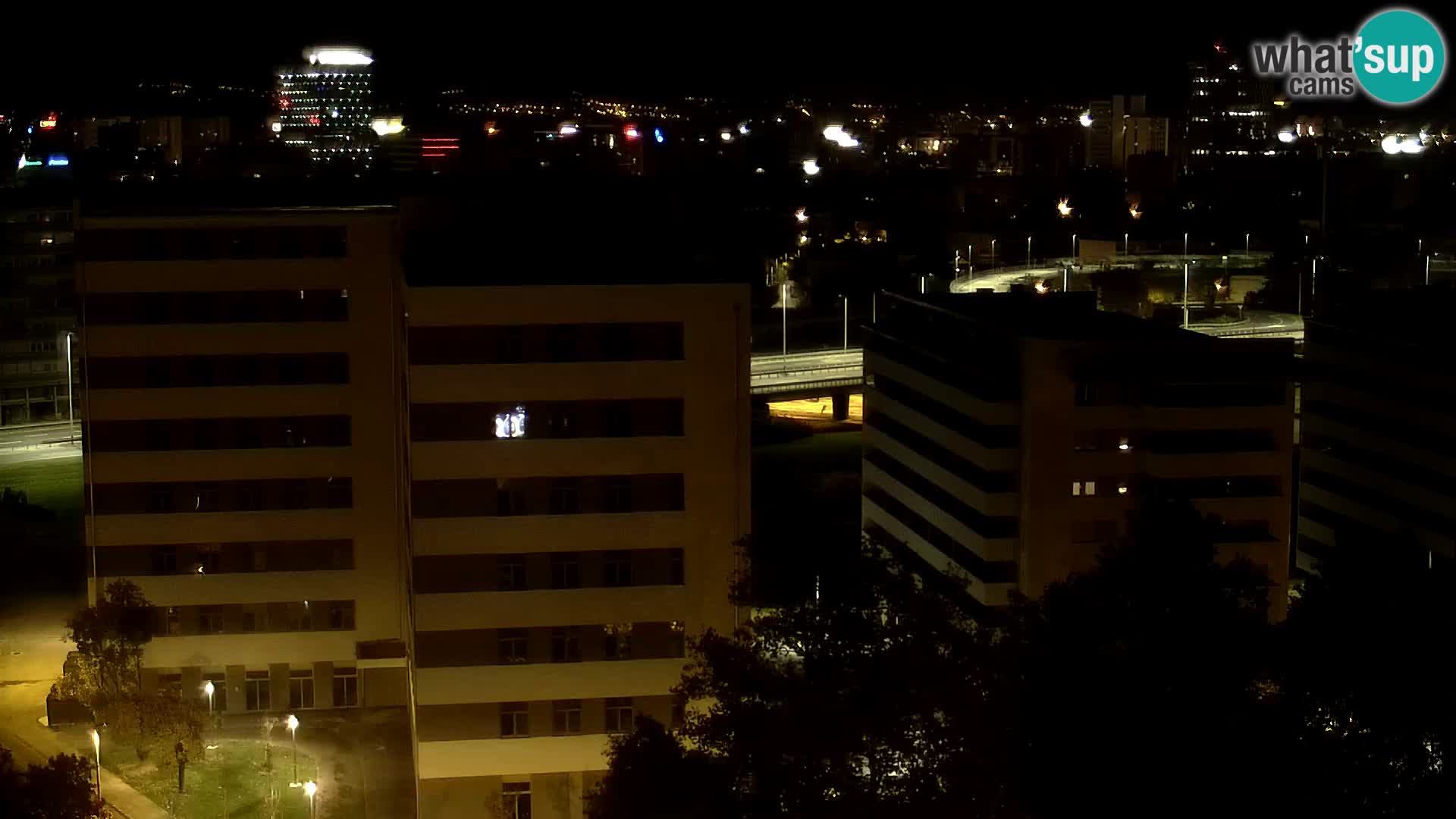 Rotonda en vivo que cruza Slavonska y Marin Držić Avenue en Zagreb webcam