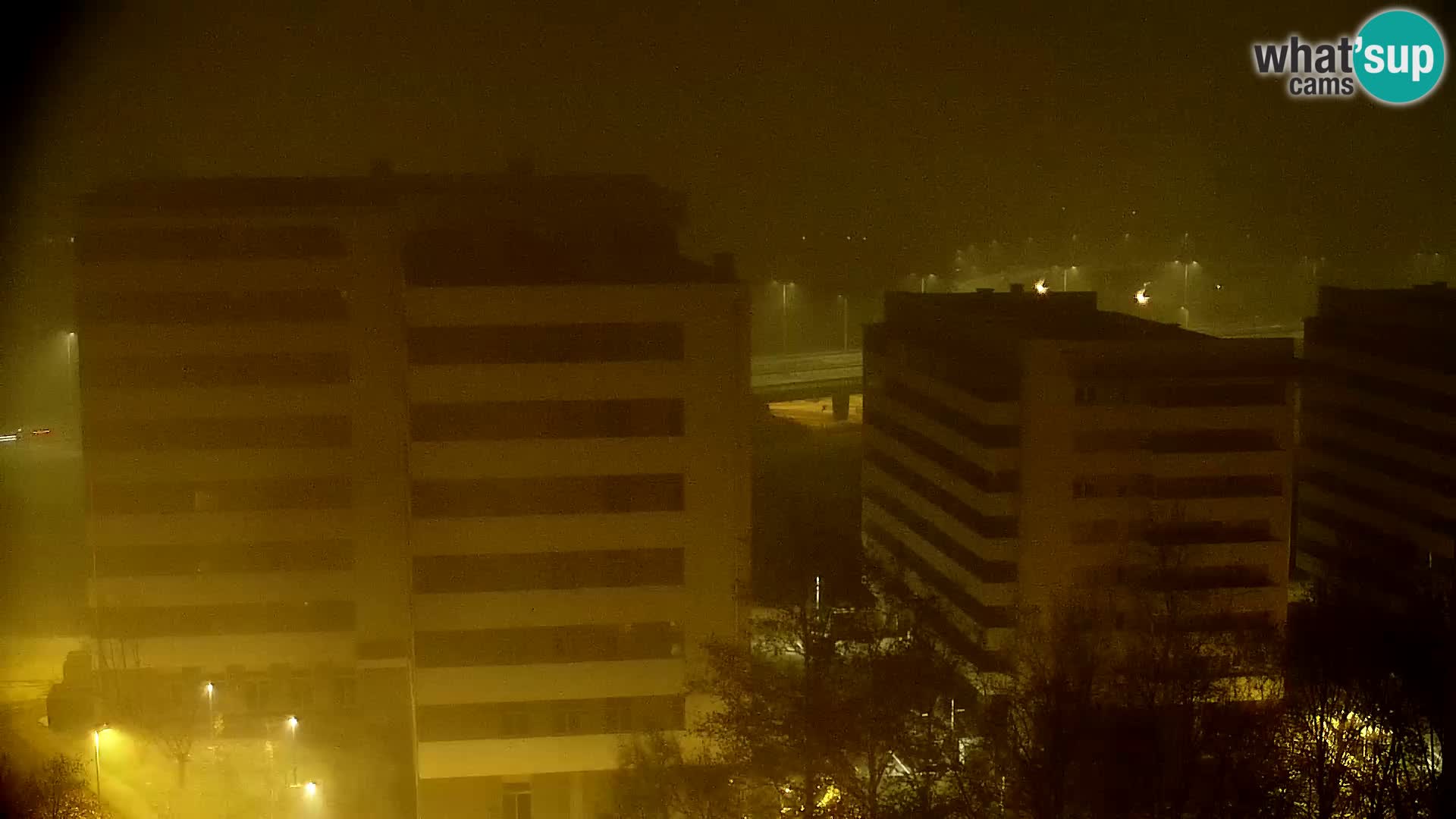 Rotonda en vivo que cruza Slavonska y Marin Držić Avenue en Zagreb webcam