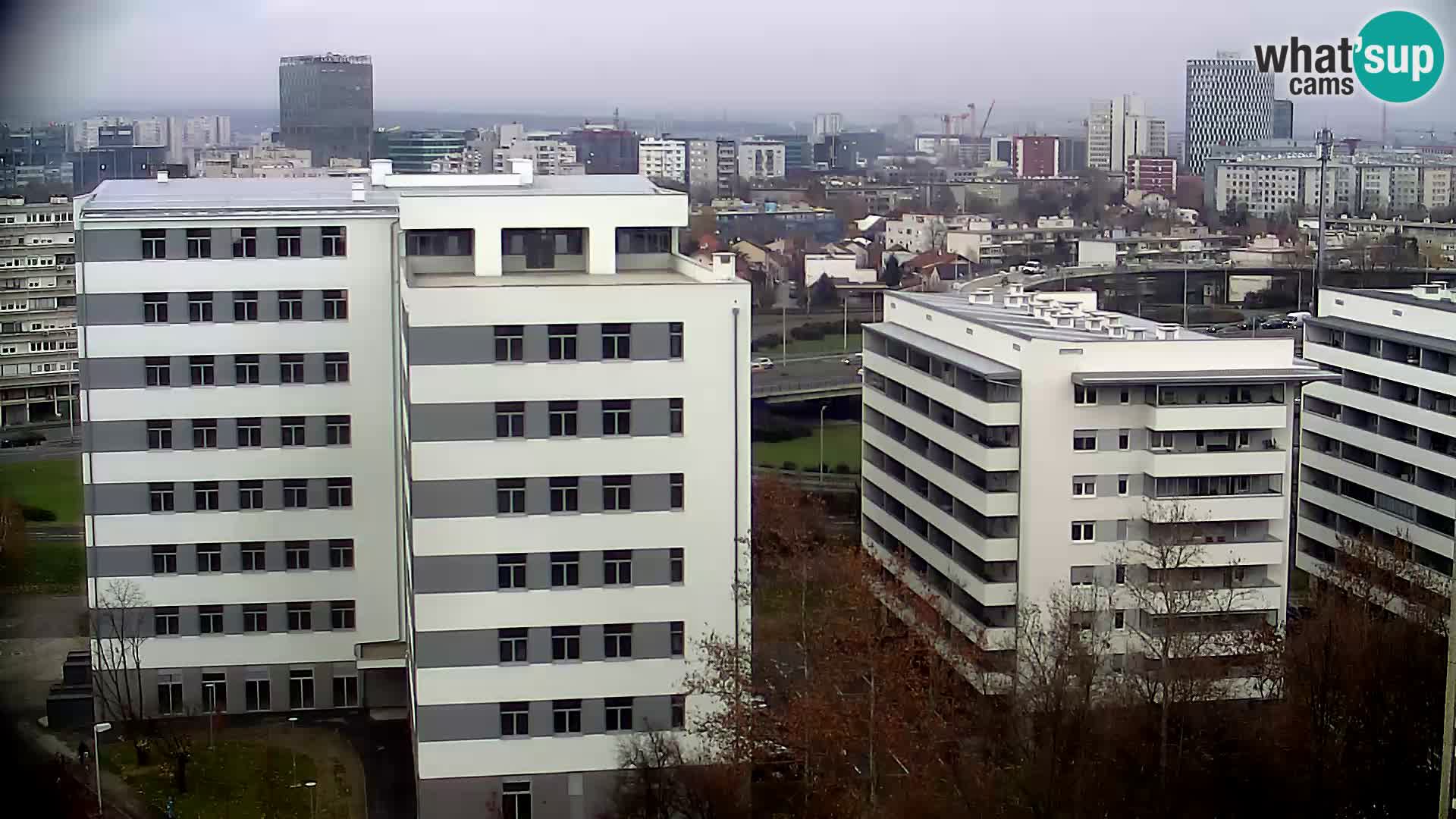 Rotonda en vivo que cruza Slavonska y Marin Držić Avenue en Zagreb webcam