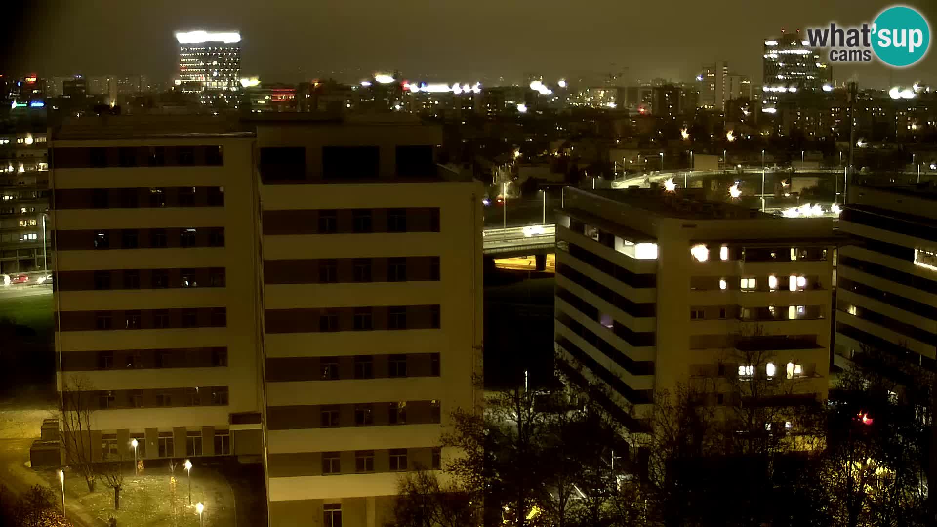 Rotonda en vivo que cruza Slavonska y Marin Držić Avenue en Zagreb webcam