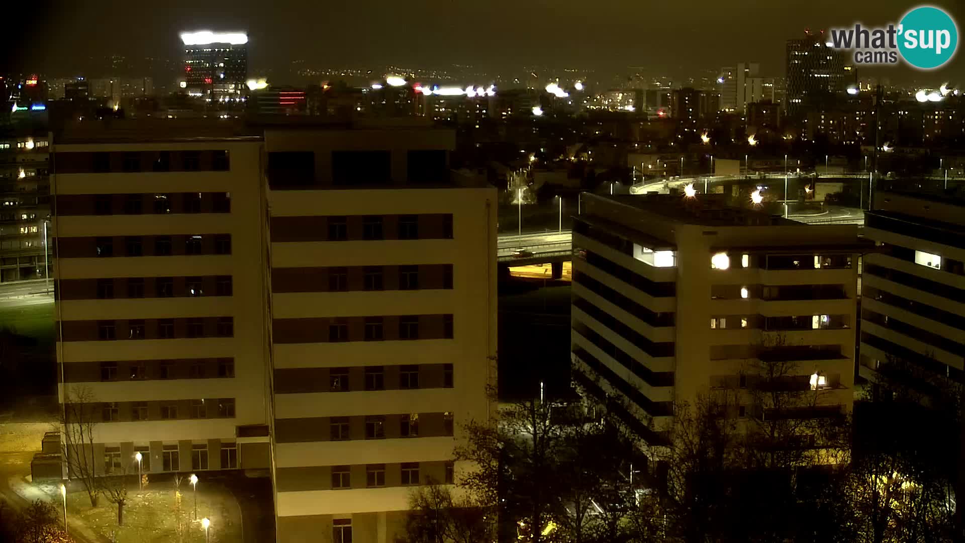 Rotonda en vivo que cruza Slavonska y Marin Držić Avenue en Zagreb webcam