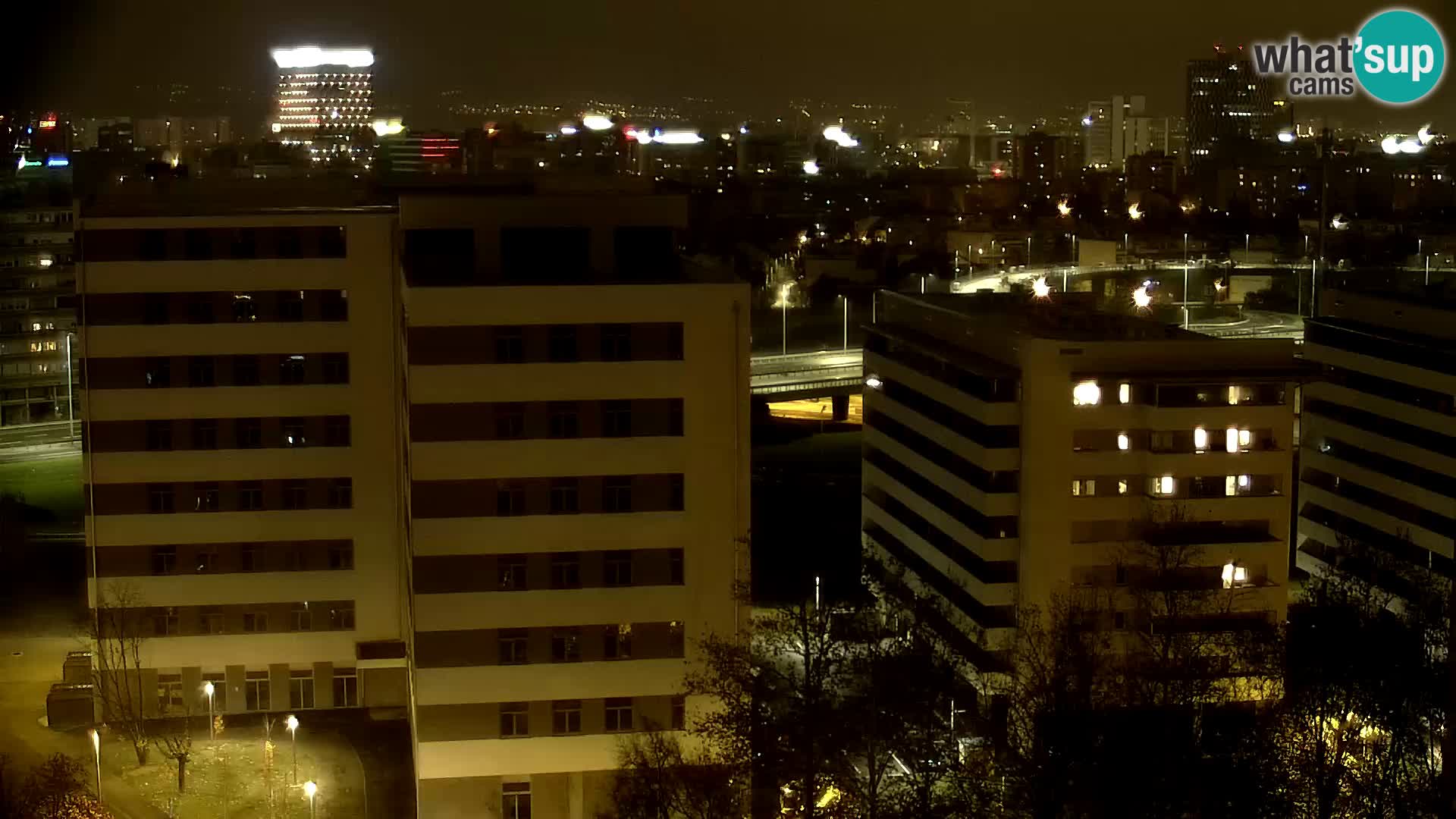 Rotonda en vivo que cruza Slavonska y Marin Držić Avenue en Zagreb webcam