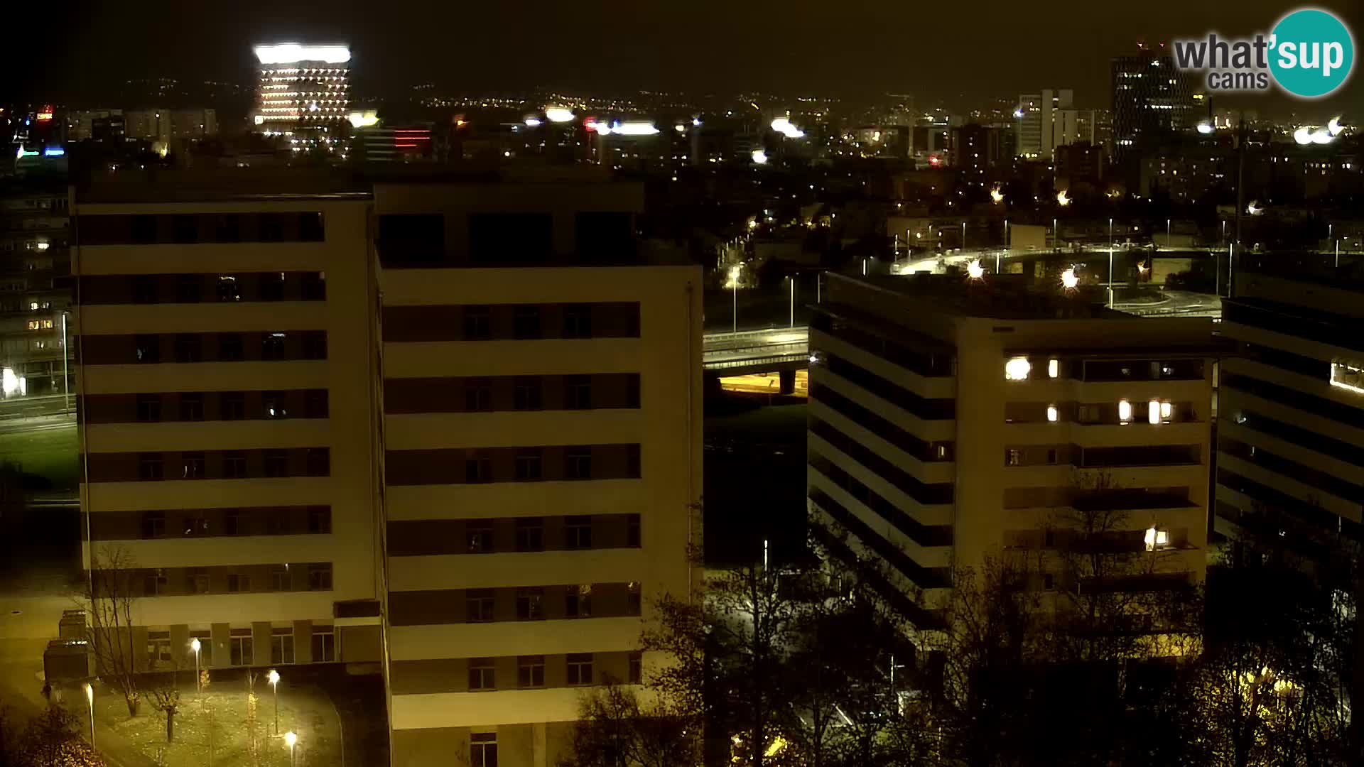 Rotonda en vivo que cruza Slavonska y Marin Držić Avenue en Zagreb webcam