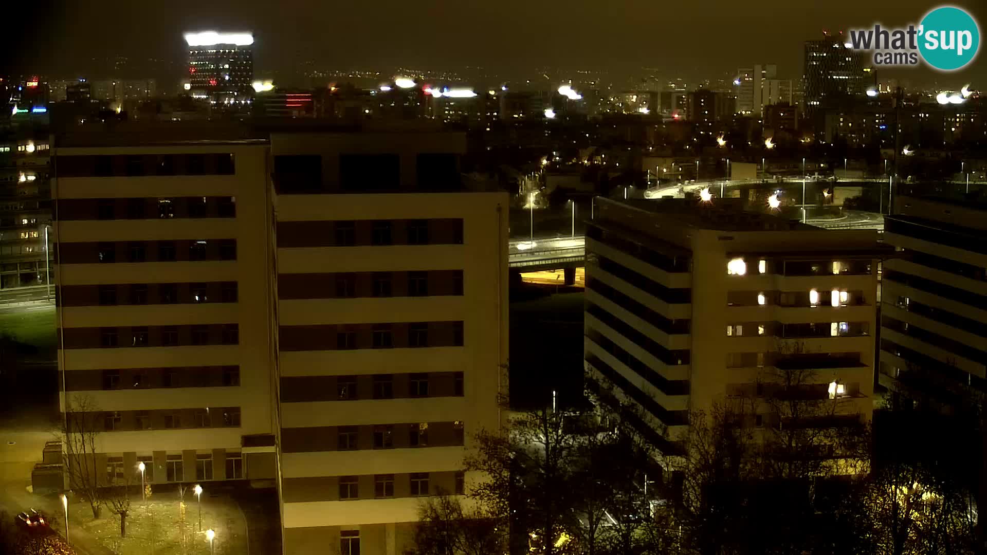 Rotonda en vivo que cruza Slavonska y Marin Držić Avenue en Zagreb webcam