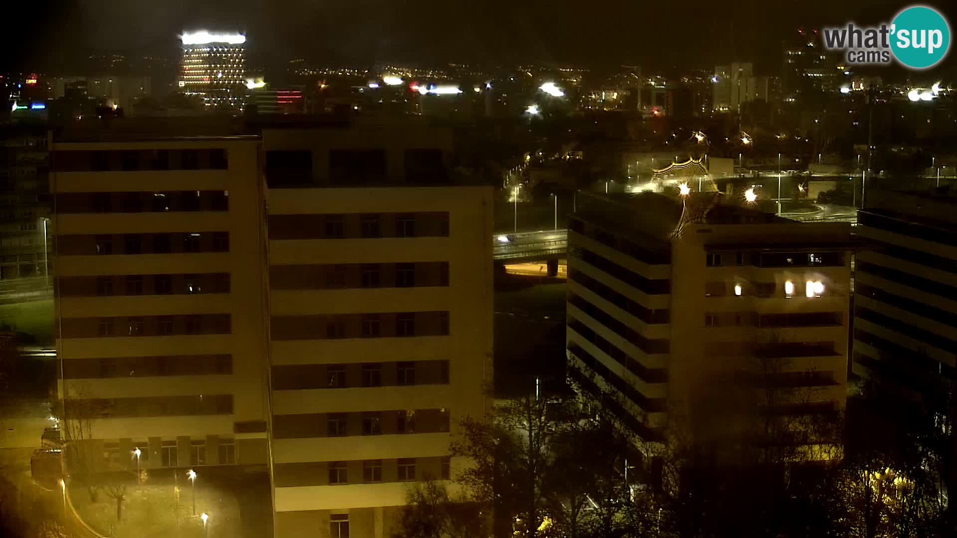 Rotonda en vivo que cruza Slavonska y Marin Držić Avenue en Zagreb webcam