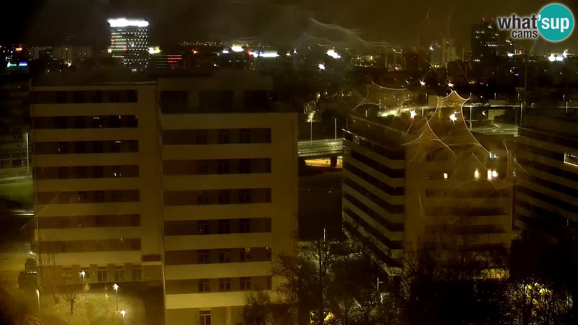 Rotonda en vivo que cruza Slavonska y Marin Držić Avenue en Zagreb webcam