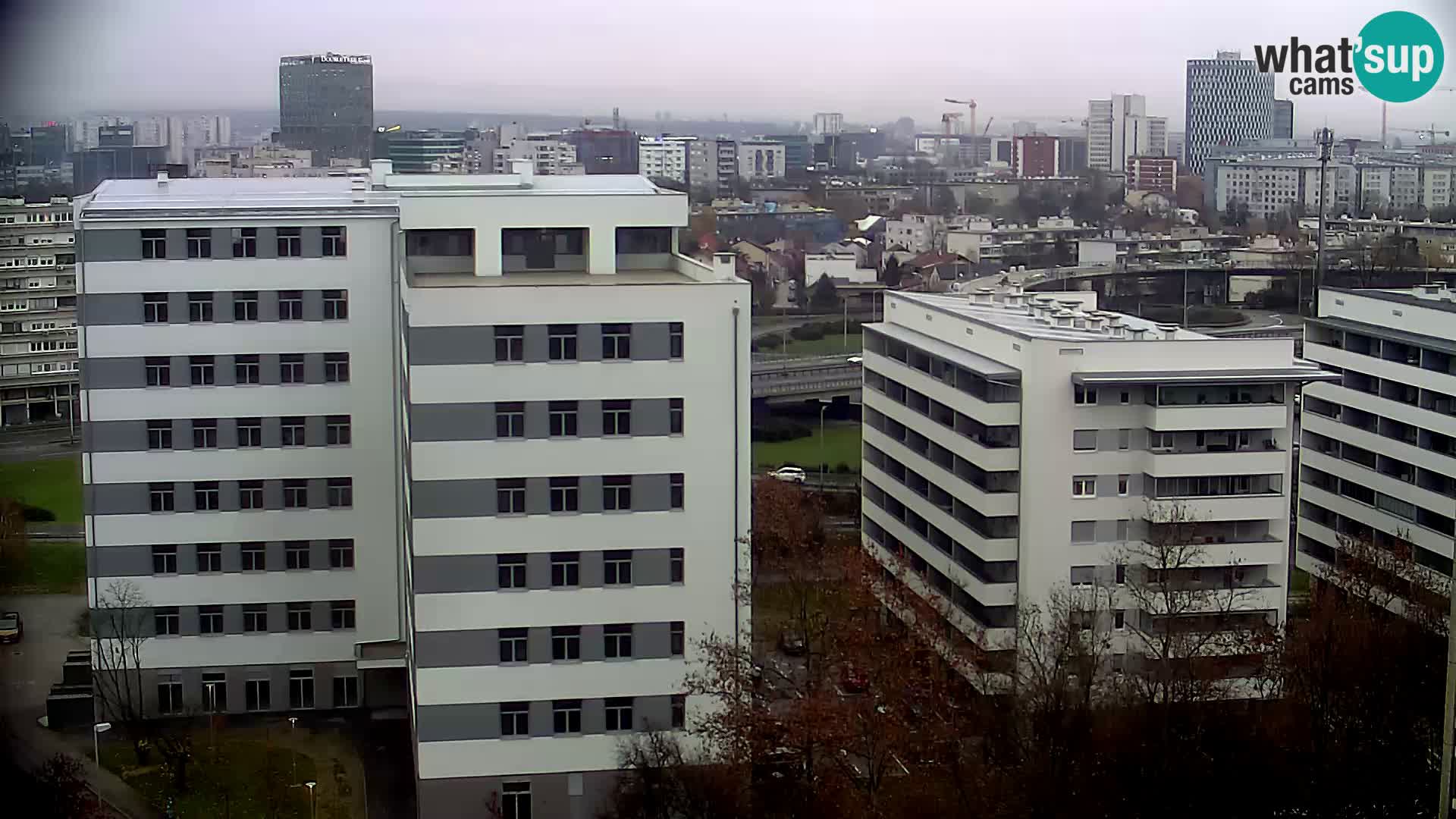 Rotonda en vivo que cruza Slavonska y Marin Držić Avenue en Zagreb webcam