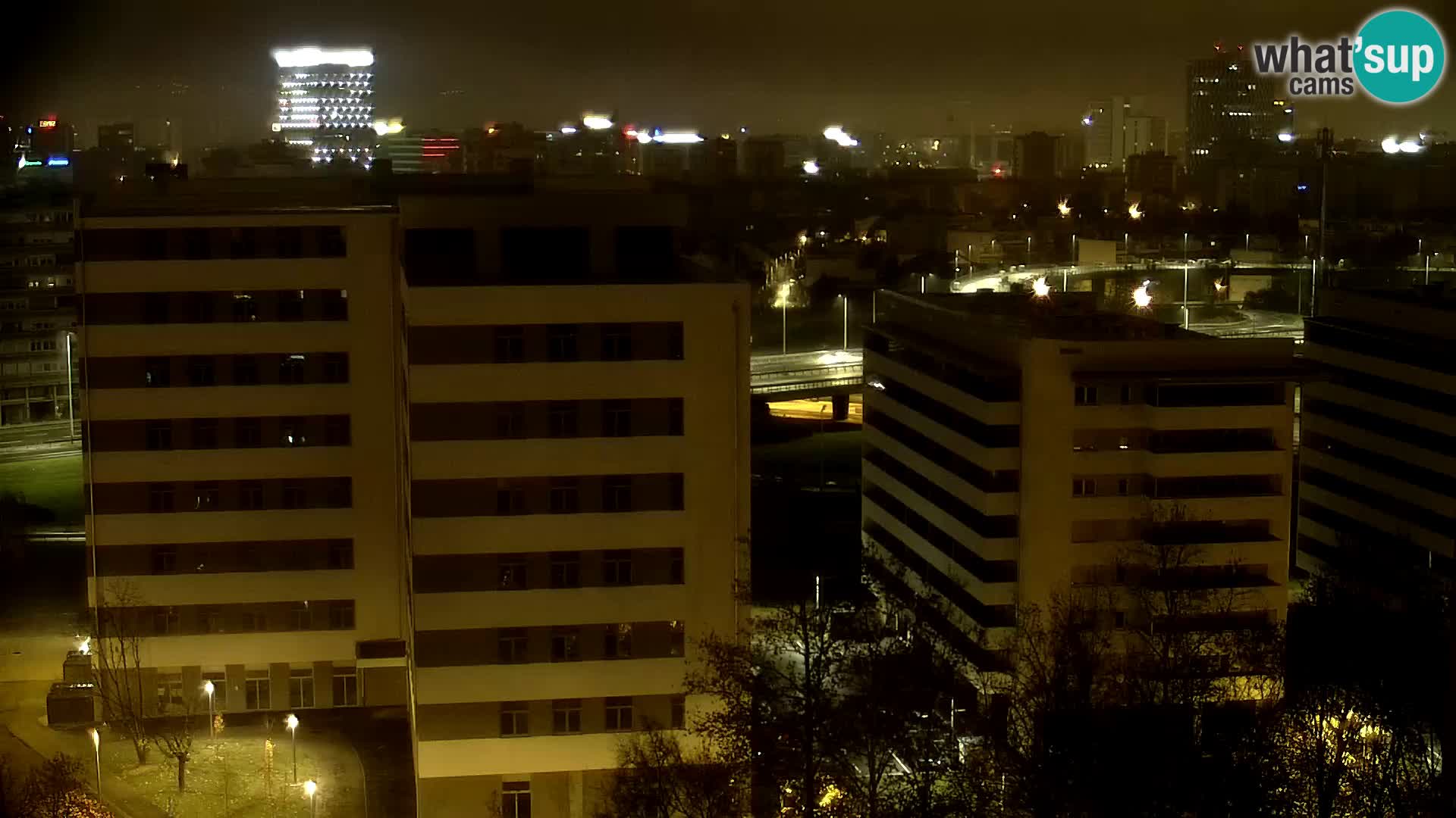 Rotonda en vivo que cruza Slavonska y Marin Držić Avenue en Zagreb webcam