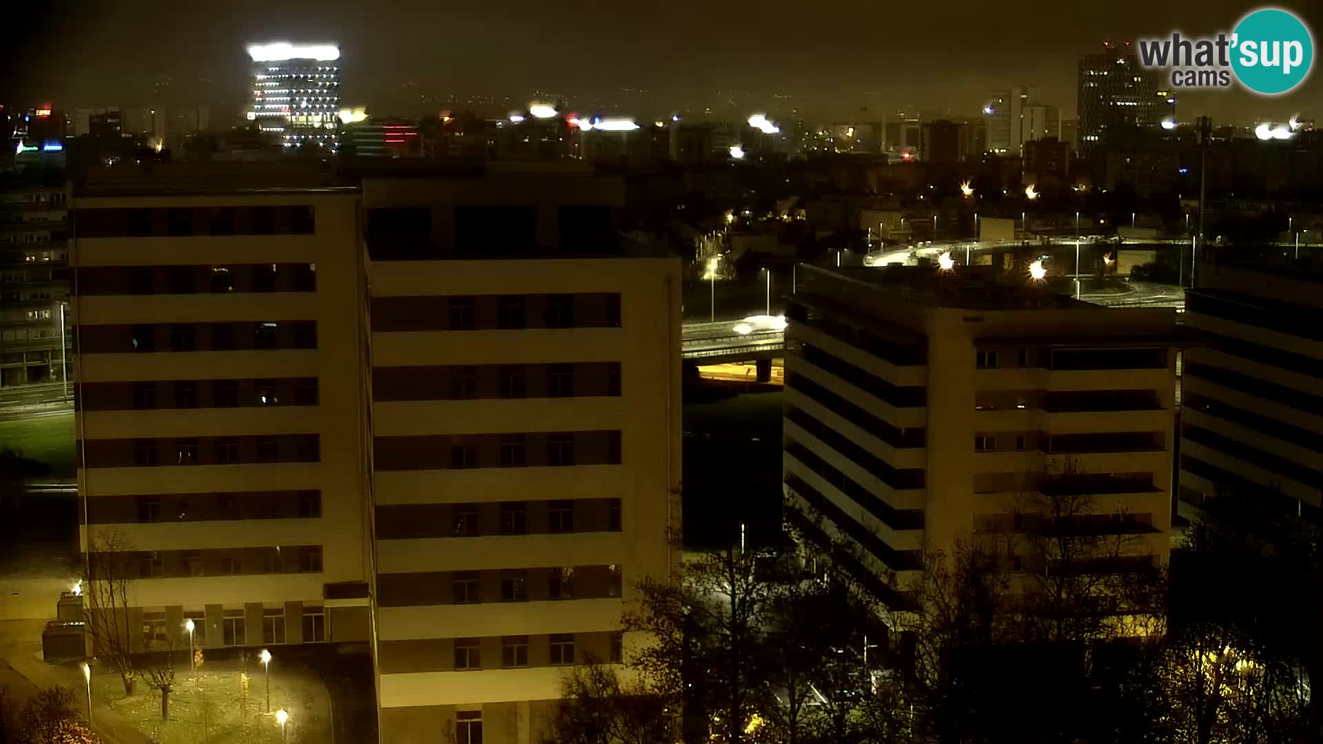 Rotonda en vivo que cruza Slavonska y Marin Držić Avenue en Zagreb webcam