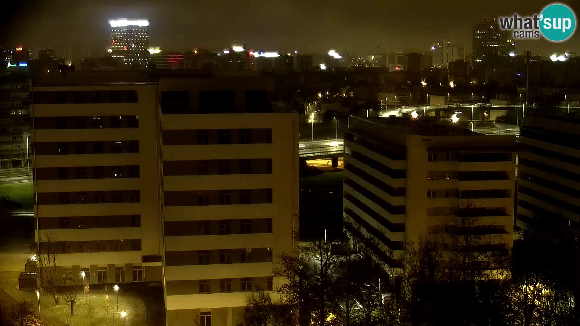 Rotonda en vivo que cruza Slavonska y Marin Držić Avenue en Zagreb webcam