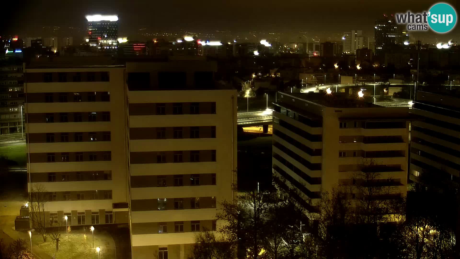 Rotonda en vivo que cruza Slavonska y Marin Držić Avenue en Zagreb webcam