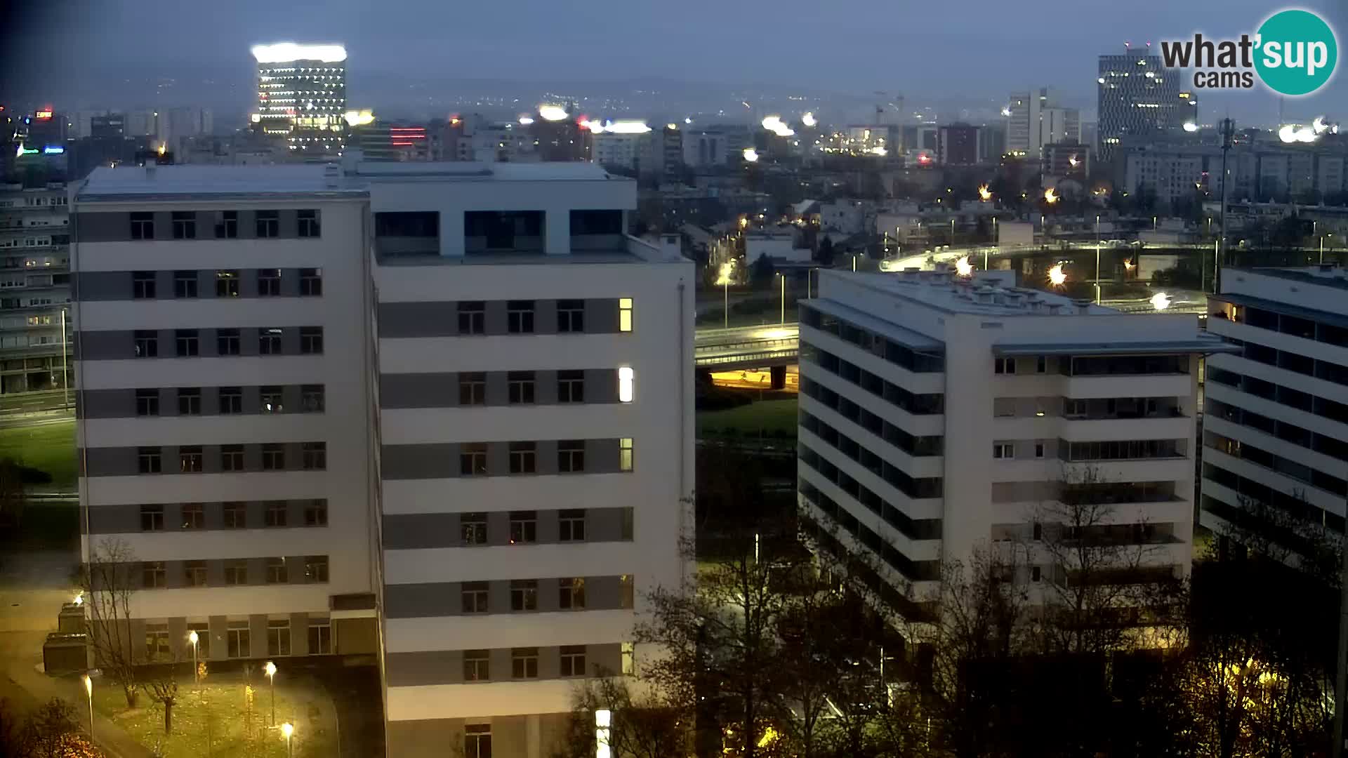 Rotonda en vivo que cruza Slavonska y Marin Držić Avenue en Zagreb webcam