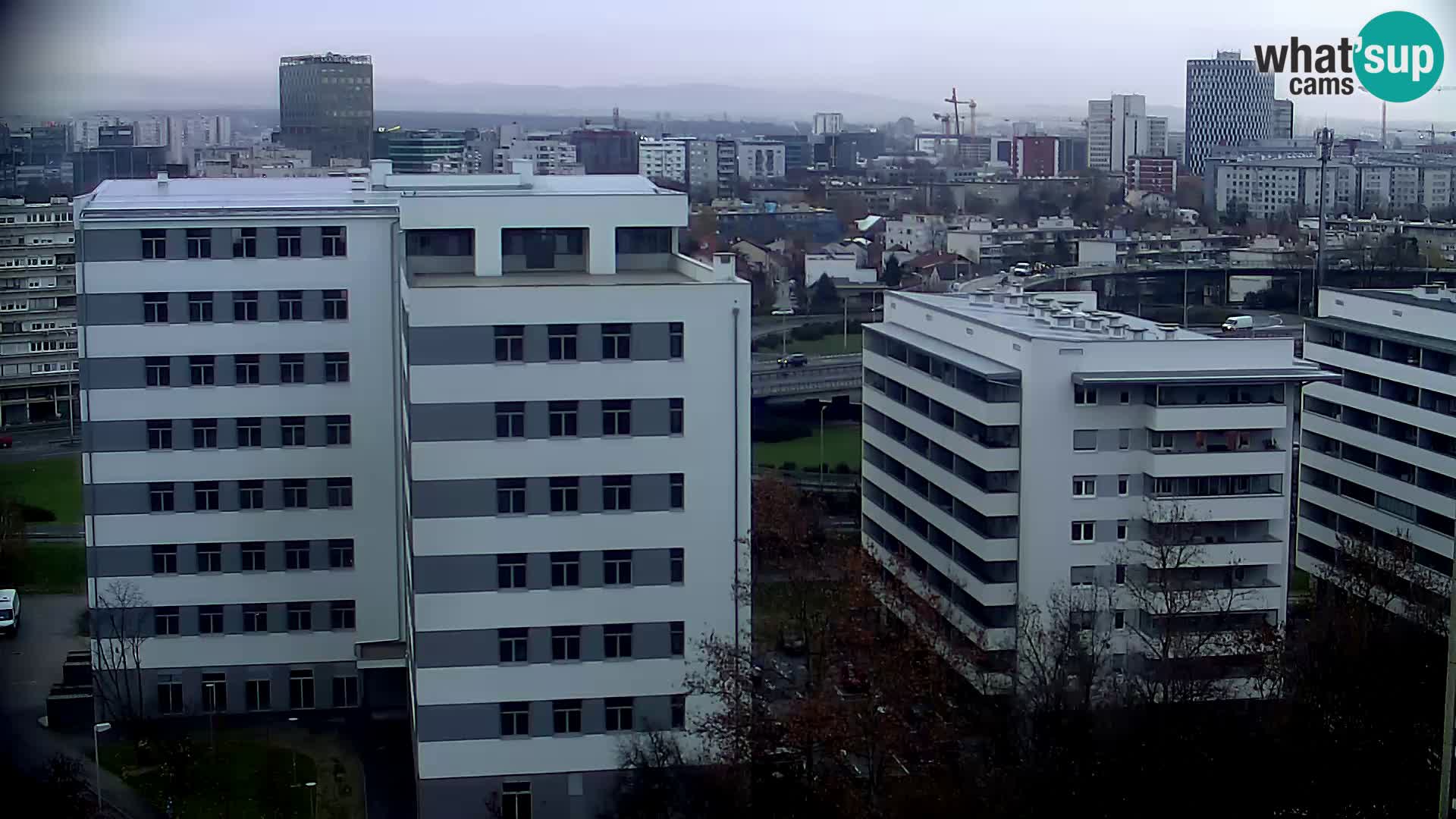 Rotonda en vivo que cruza Slavonska y Marin Držić Avenue en Zagreb webcam